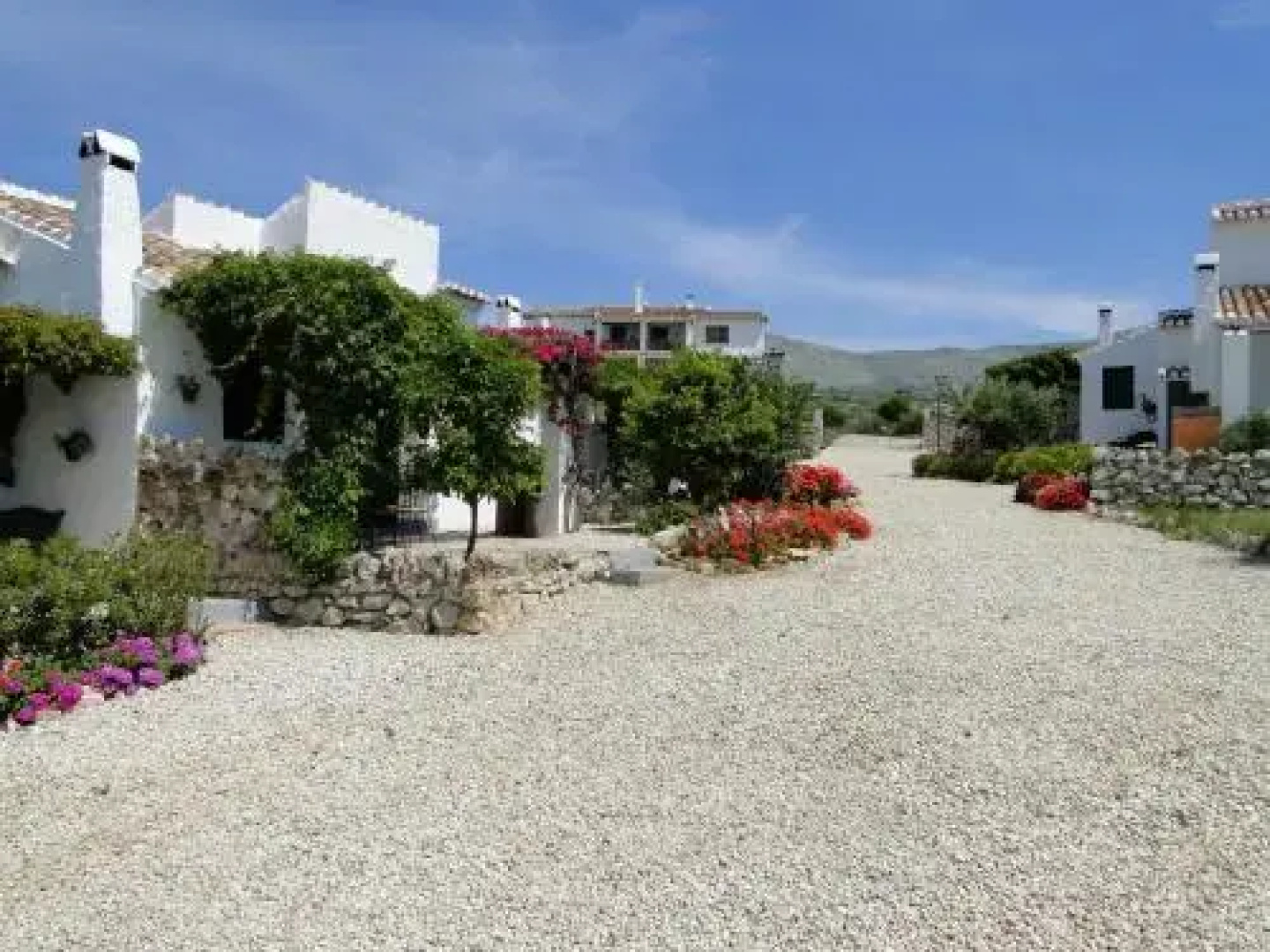 Cantueso Rural Cottages And Restaurant