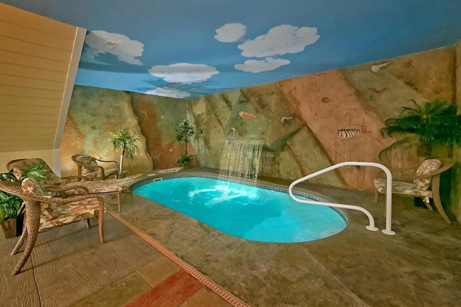 Mountain Splash 1 Br cabin by RedAwning