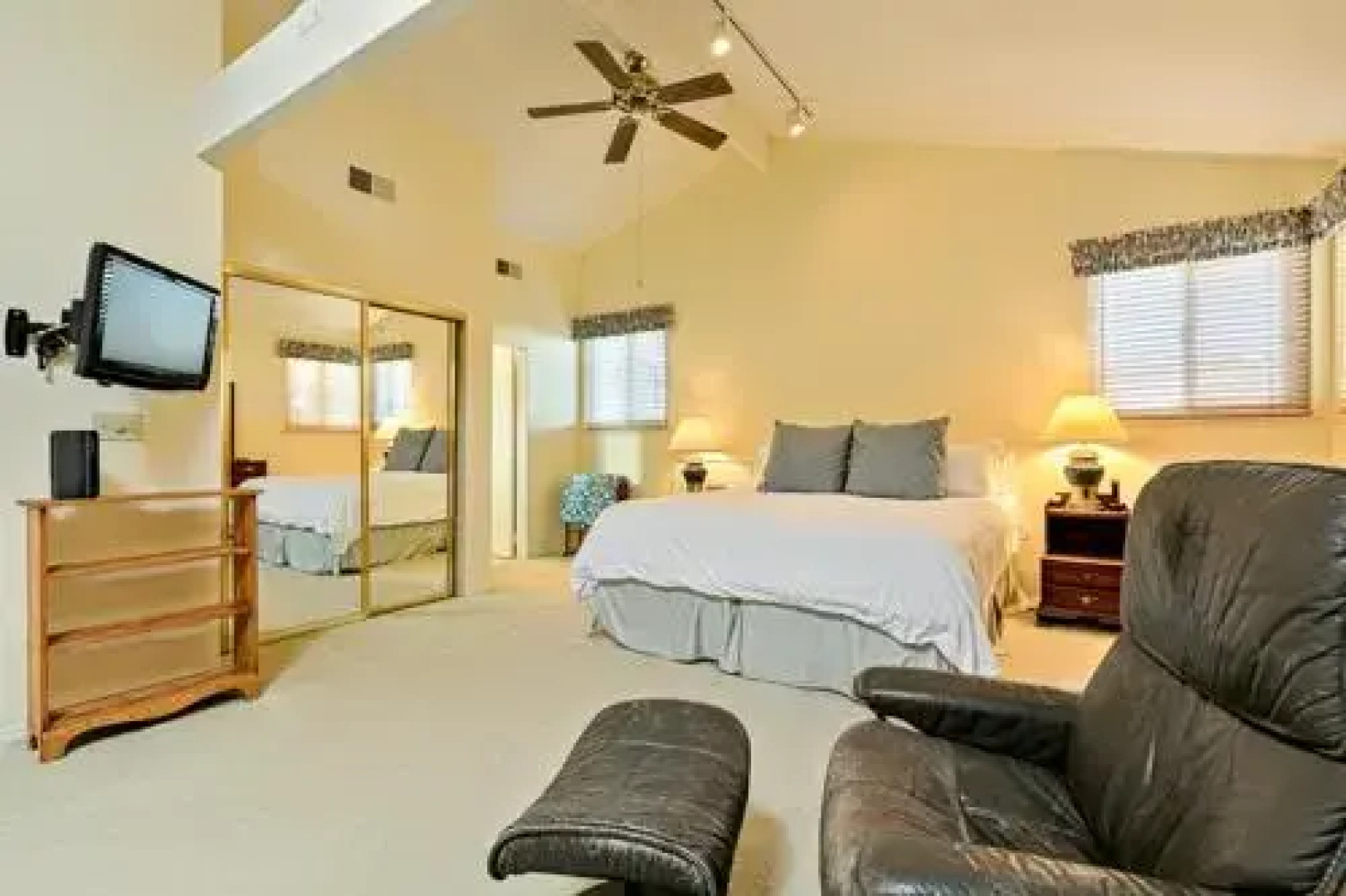 NB-214 - Coral Beach House