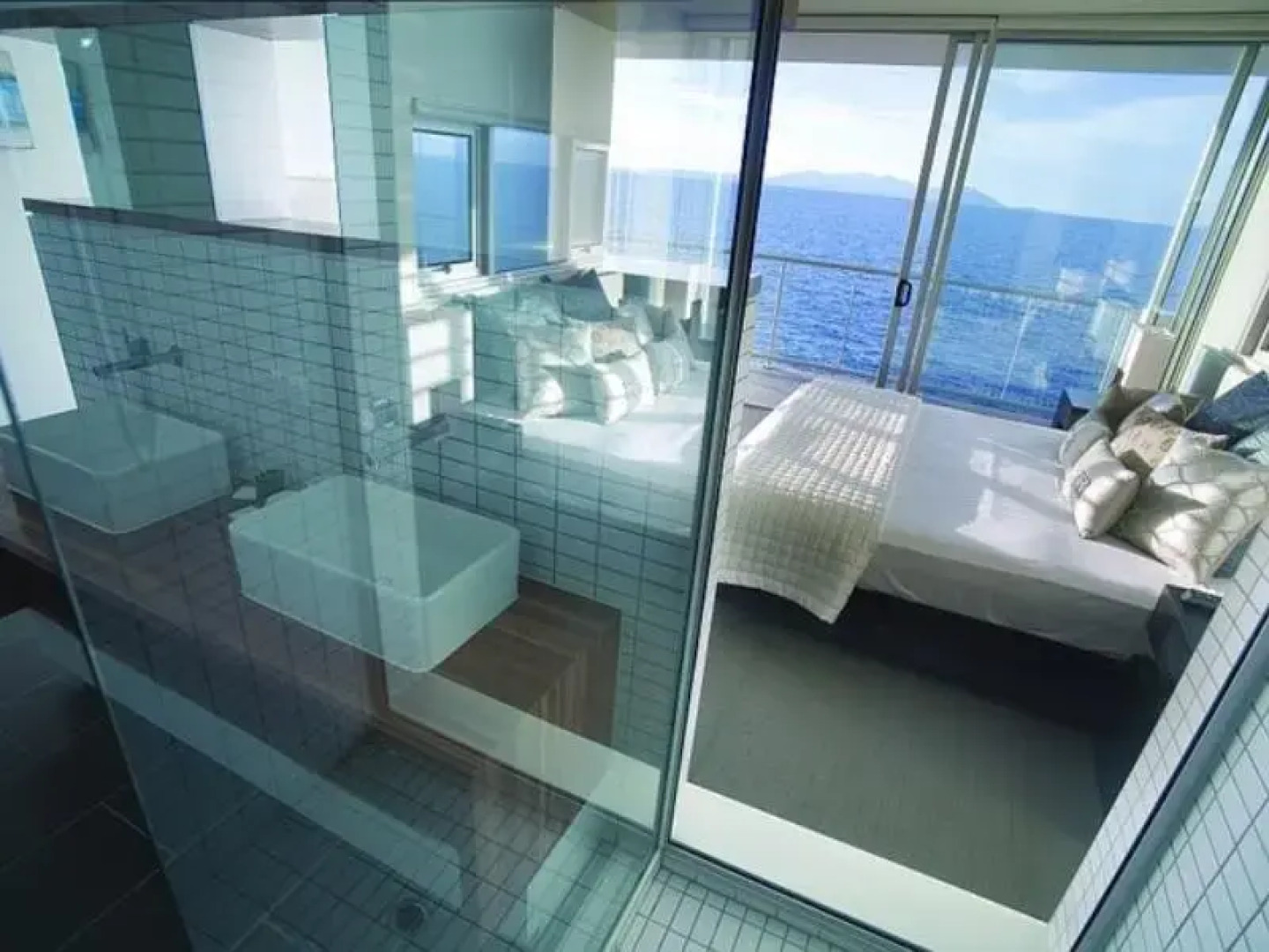 Bright Point Deluxe Holiday Home