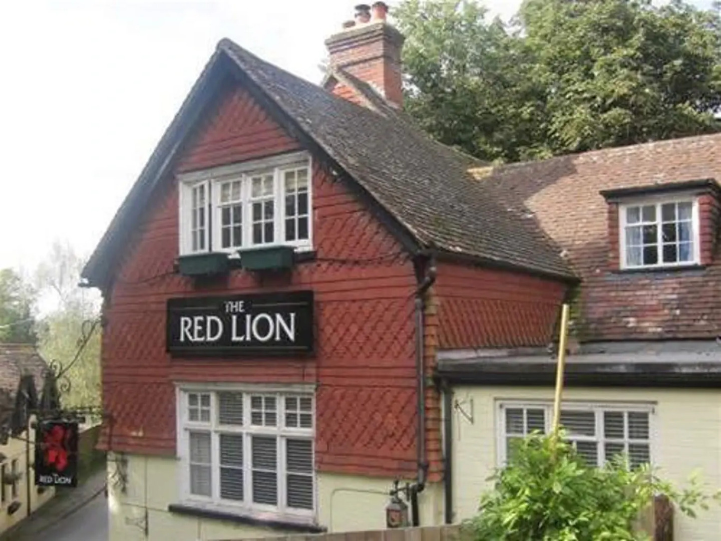 Red Lion & Cellar Room Hotel