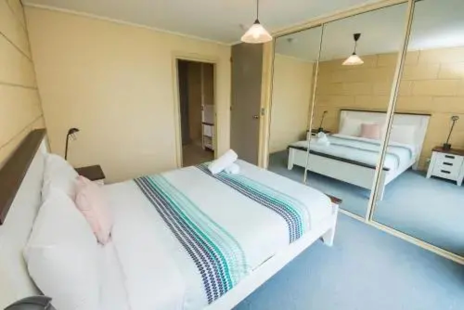 Bayview no 1 - Next to the Beach!