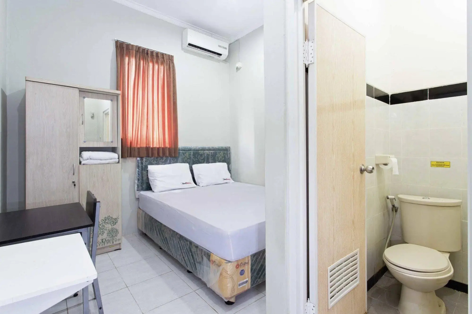 RedDoorz @ Pinang Tangerang