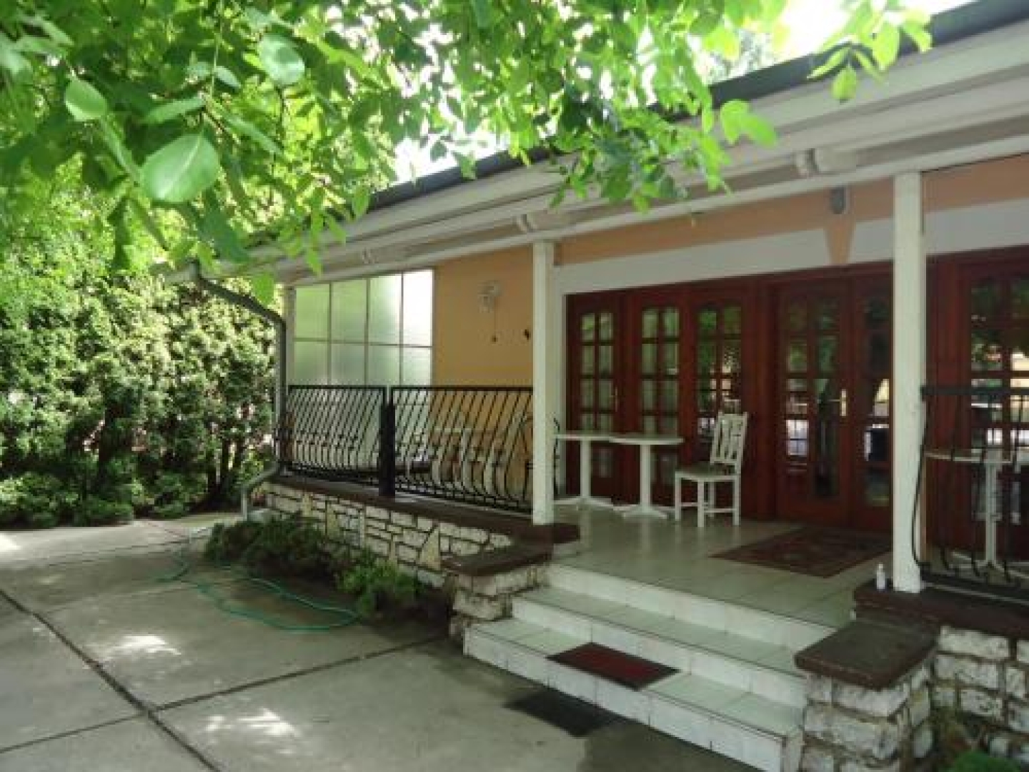 Holiday Apartmanház