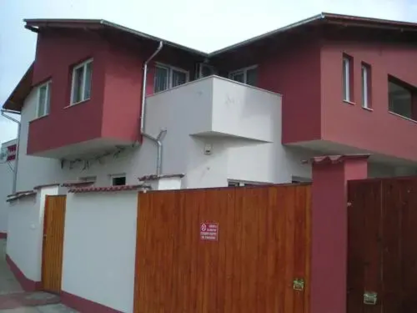 Lantos Apartmanház
