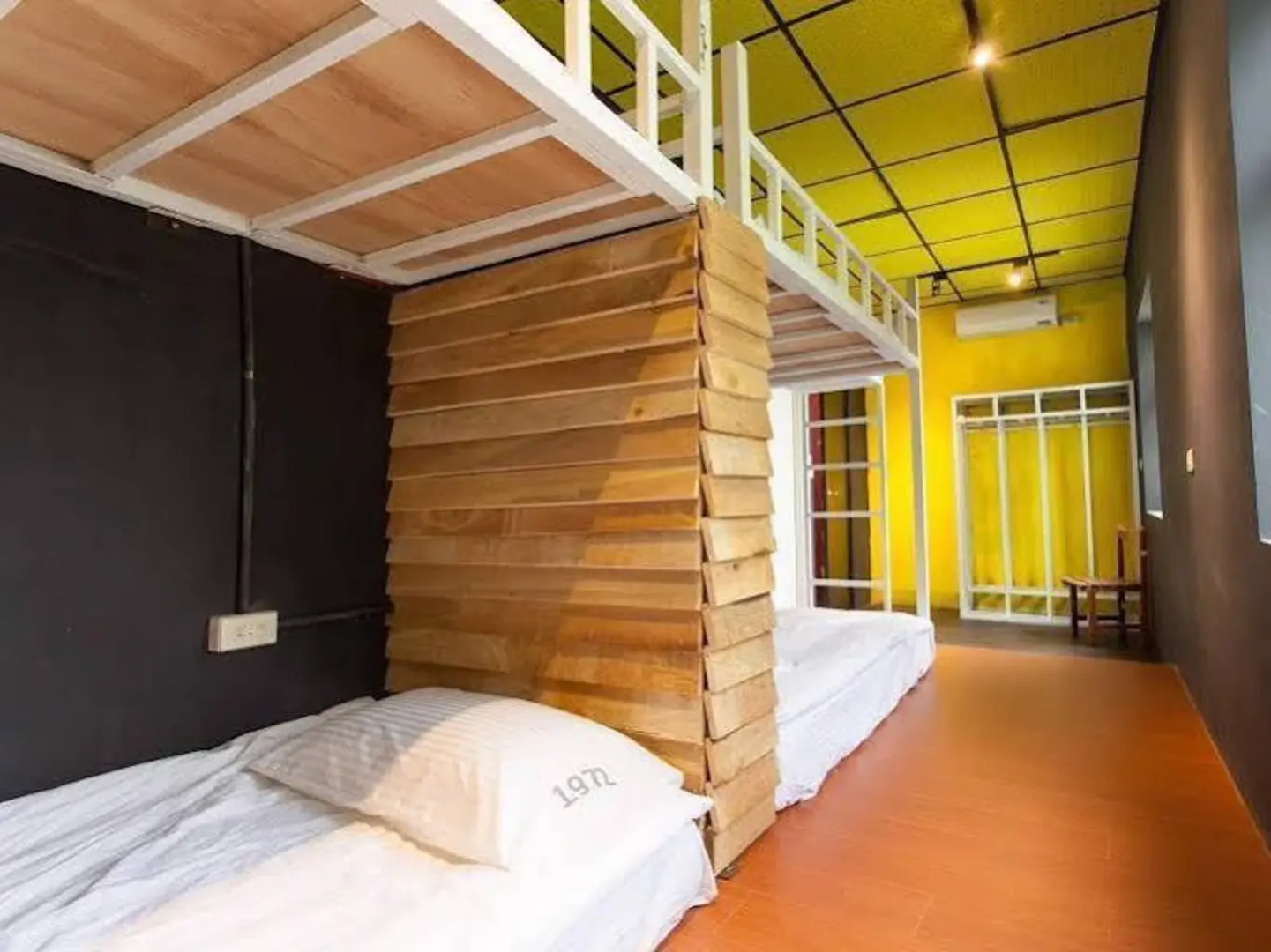 Turn Lane 1972 Jazz Hostel