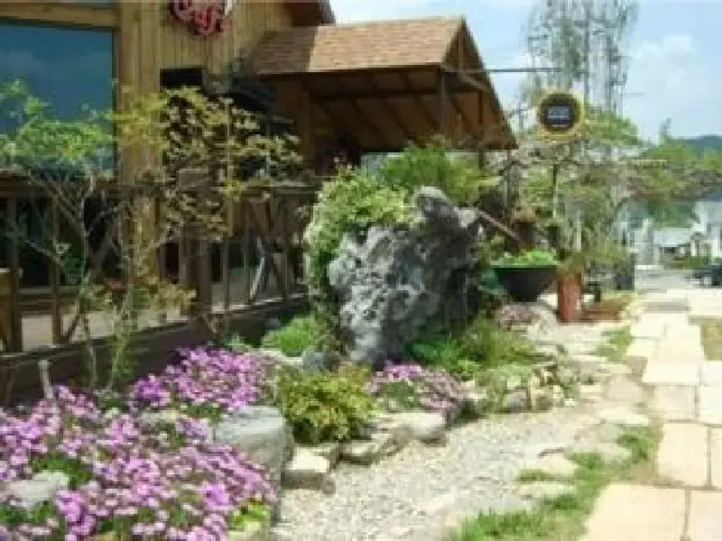 Moon & River Pension