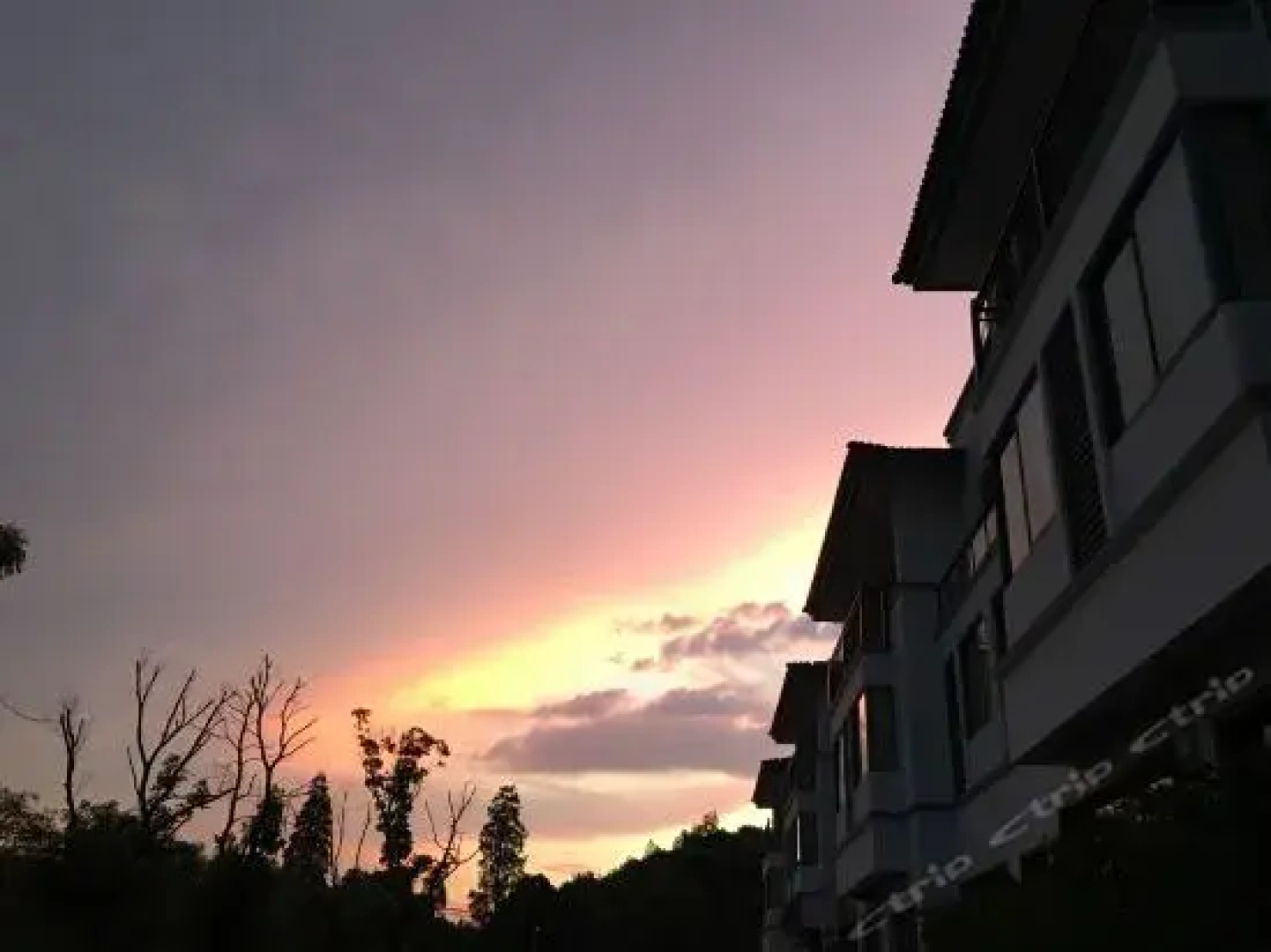 Xianshanhu Village Hotel