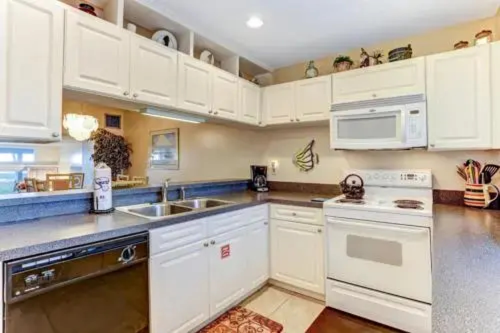 Oceanside Townhouse with Ocean View and Access to the Deck by RedAwning