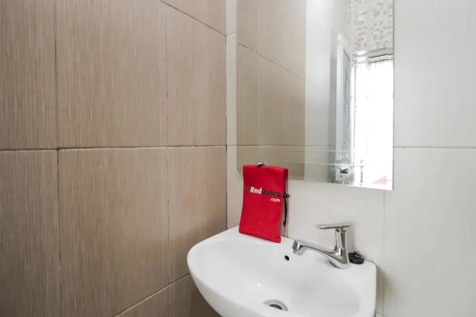 RedDoorz near Bangka Trade Center