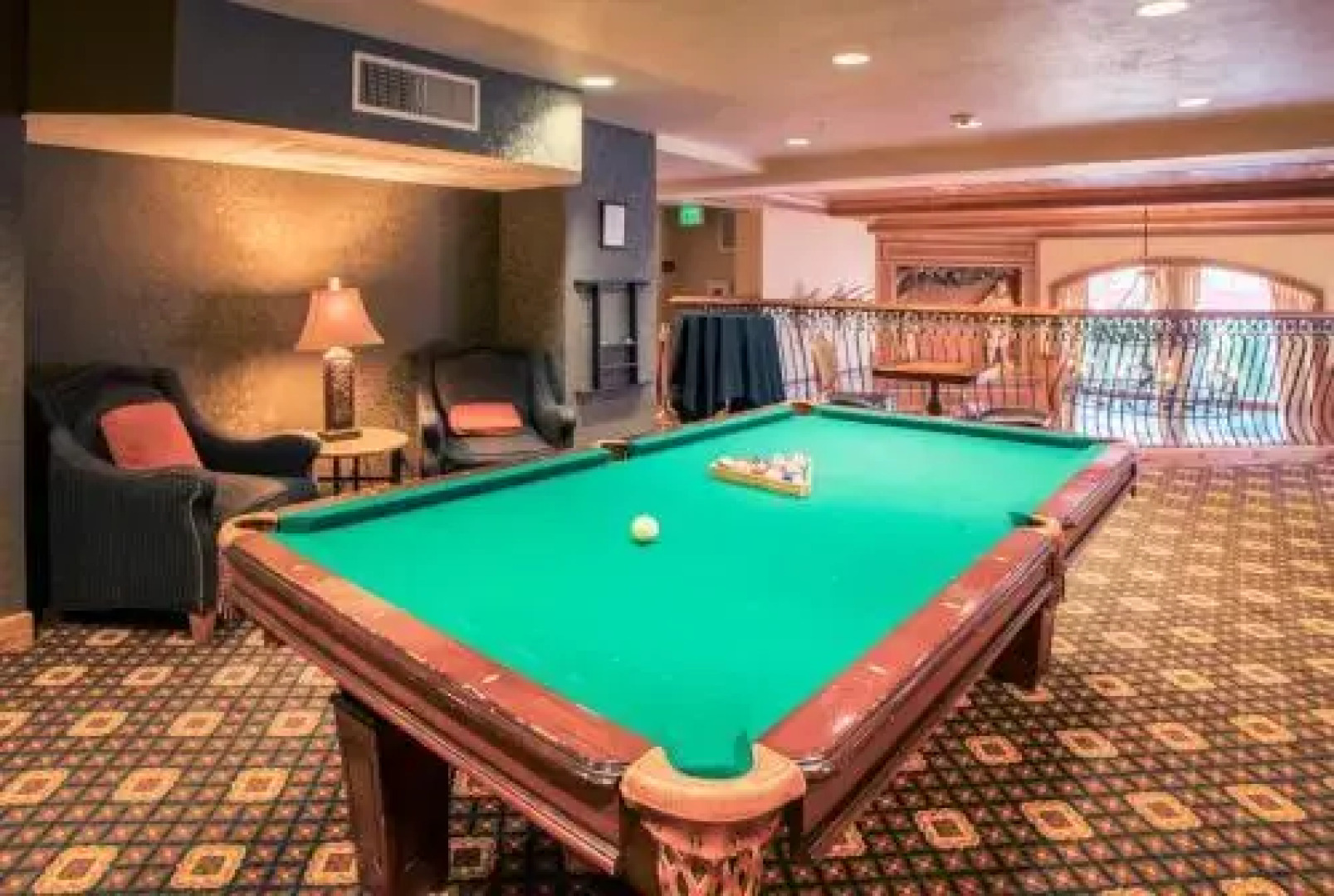 Hotel and Resort Rooms by Midway Lodging