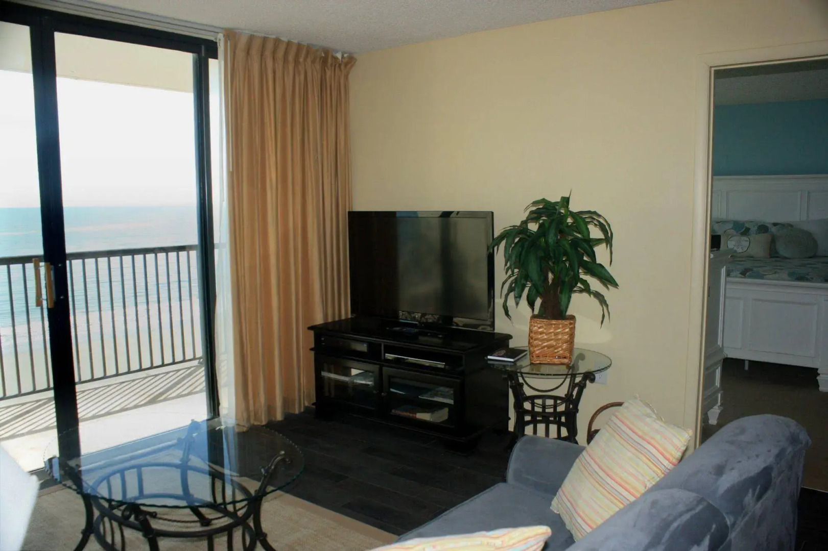 Sea Winds 101 3 Br condo by RedAwning