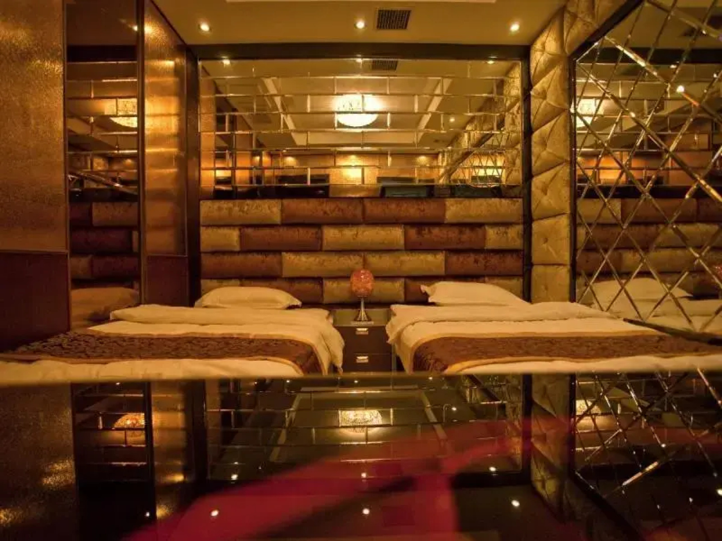 Qingdao Laiyinbao Business Hotel