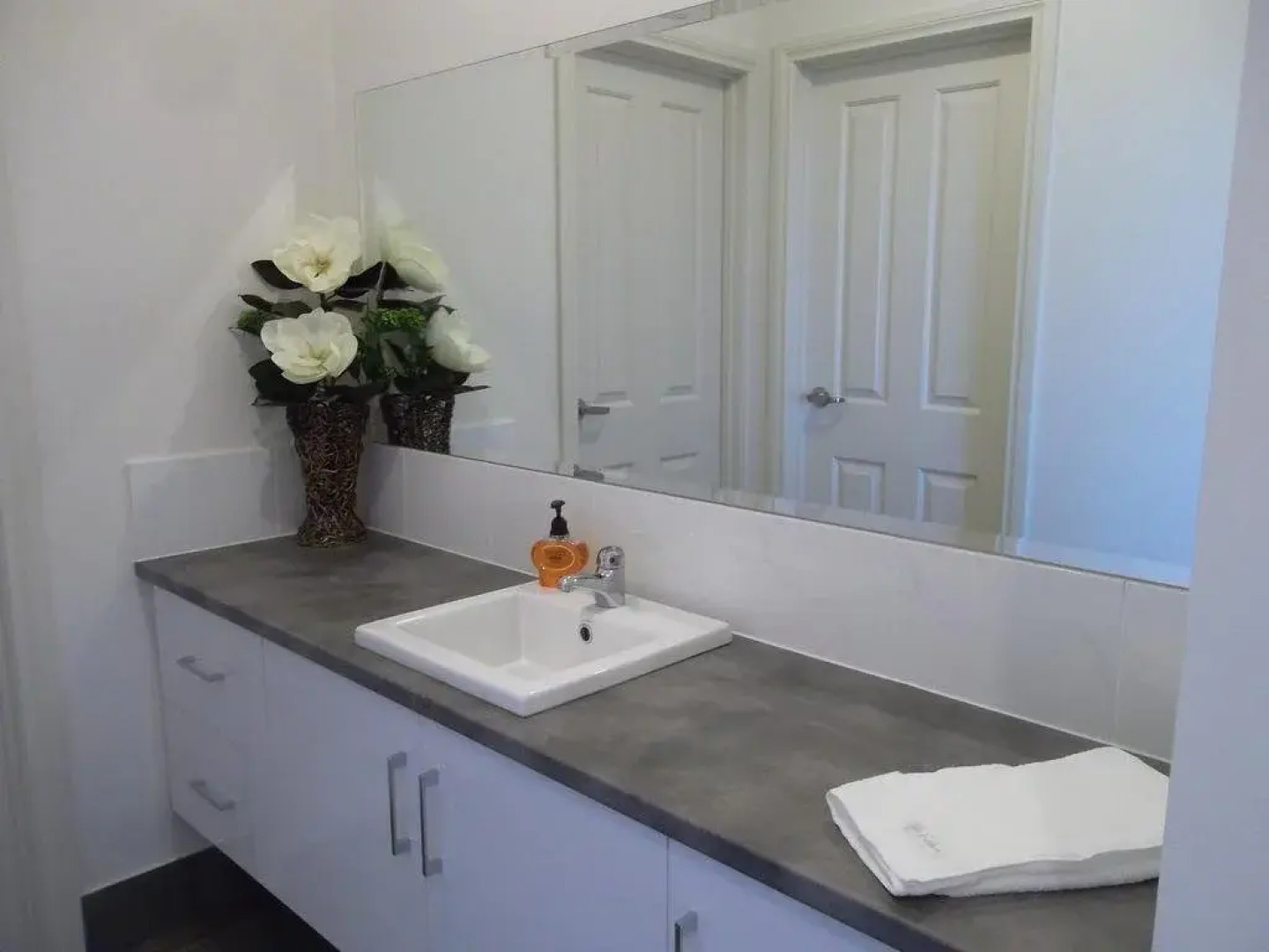 Auburn Vineyard Retreat