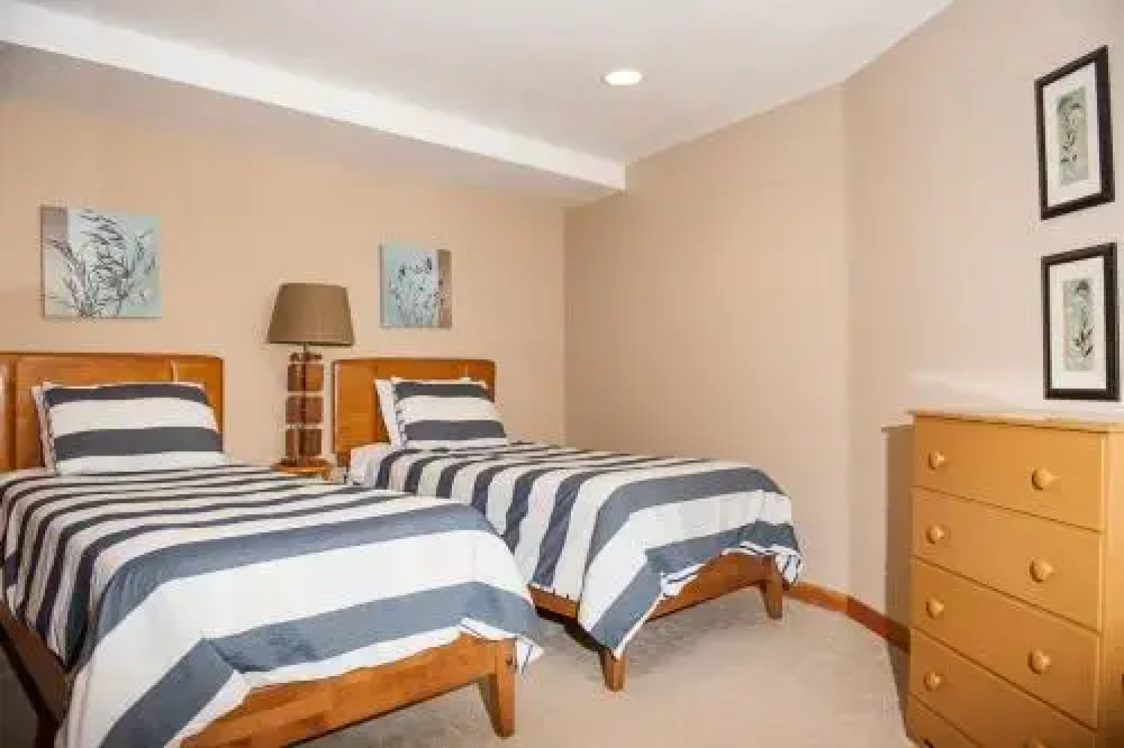 Sand Dune 3 Br cottage by RedAwning