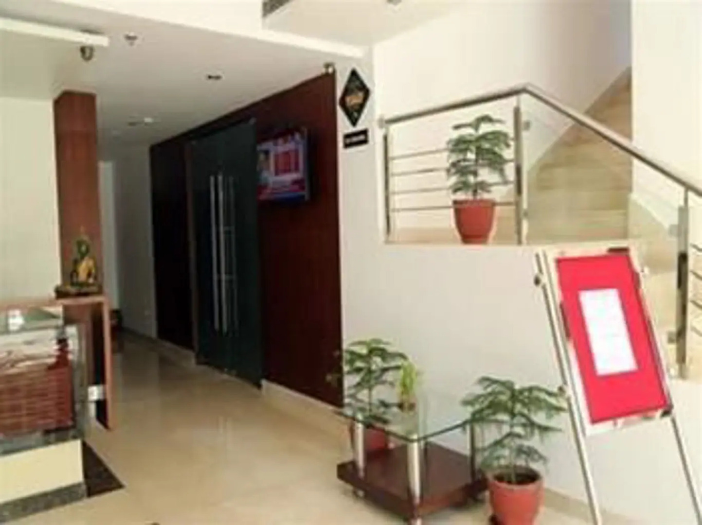 OYO Premium Ladowali Road