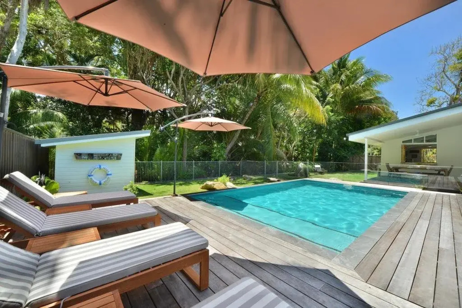 Pineapple Petes Beach House