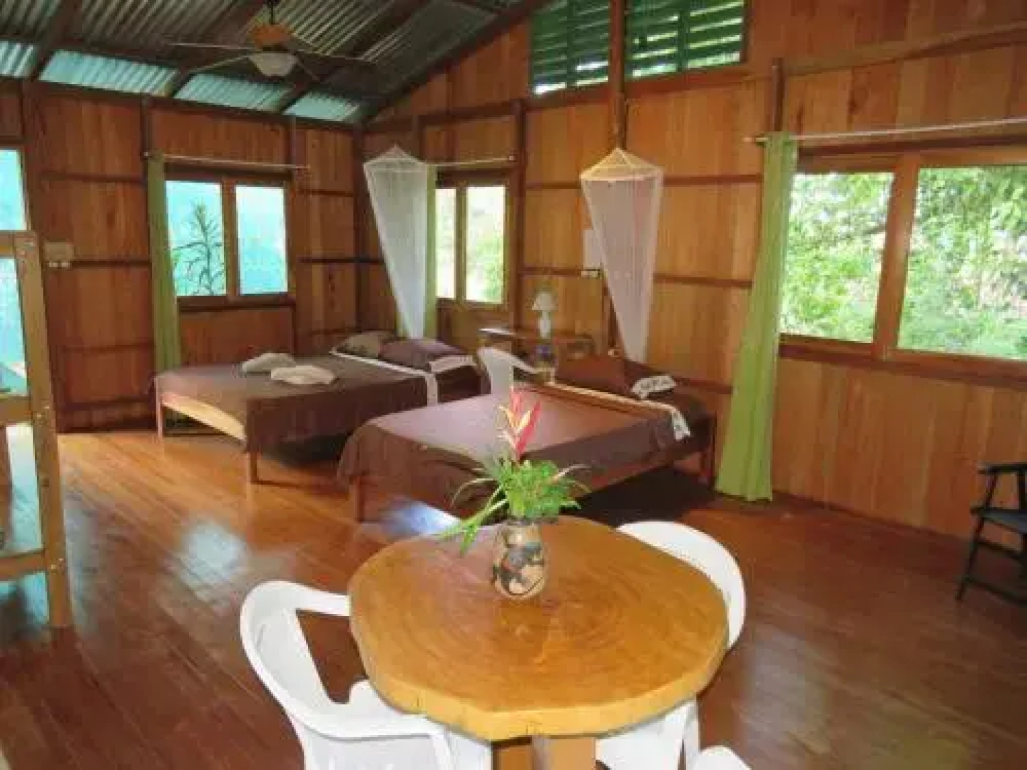 Cabañas Bajo Bosque Drake