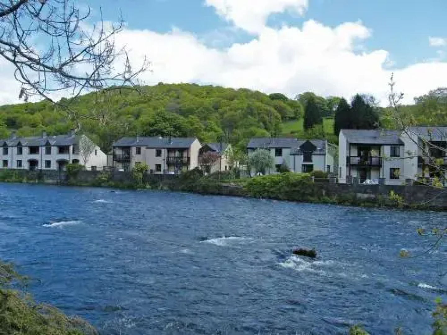 The Lakeland Village Club