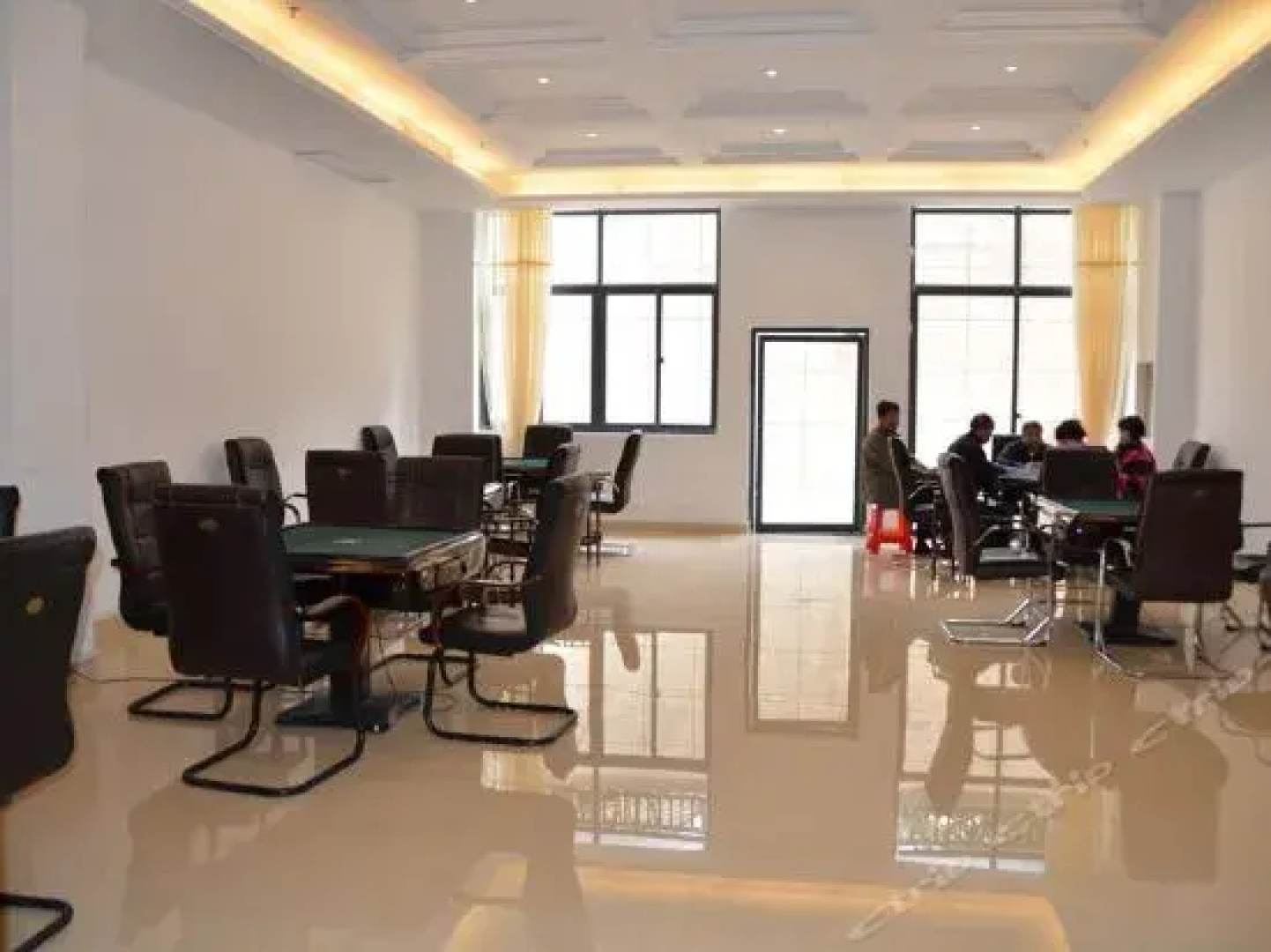 Dream Plus Apart Hotel & Youth Hostel