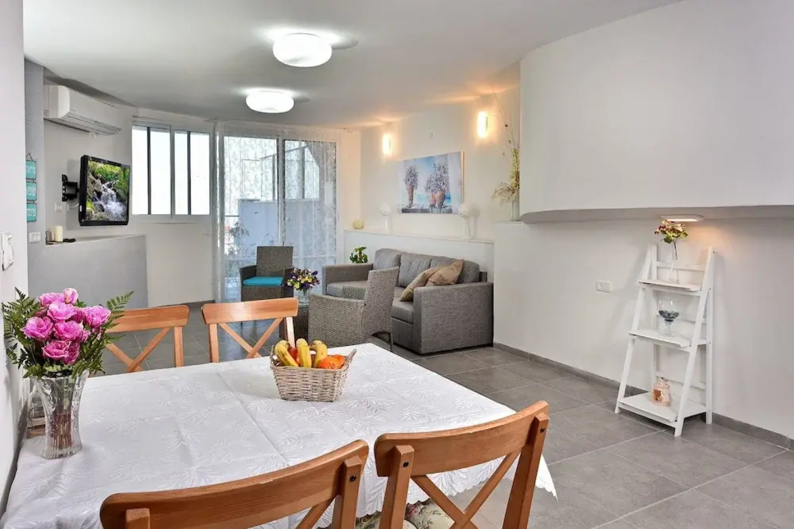 Luxury Suite with Jaccuzzi & Pool