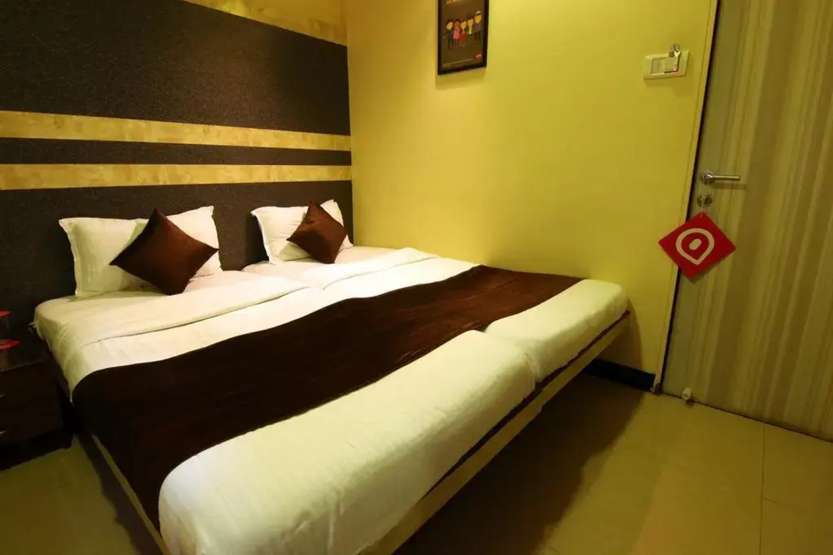 OYO 424 Hotel Apple Suites
