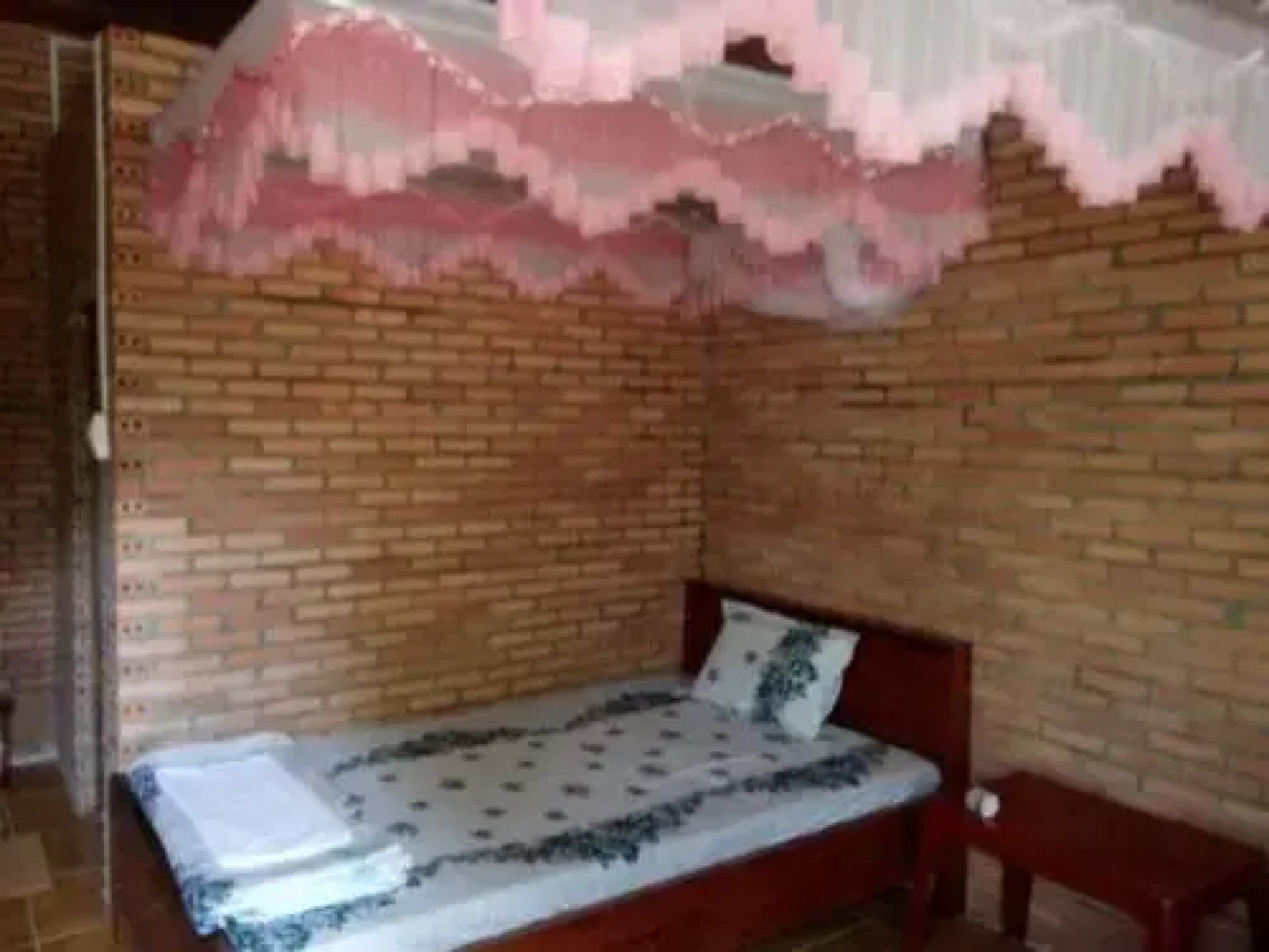Forest Side eco lodge