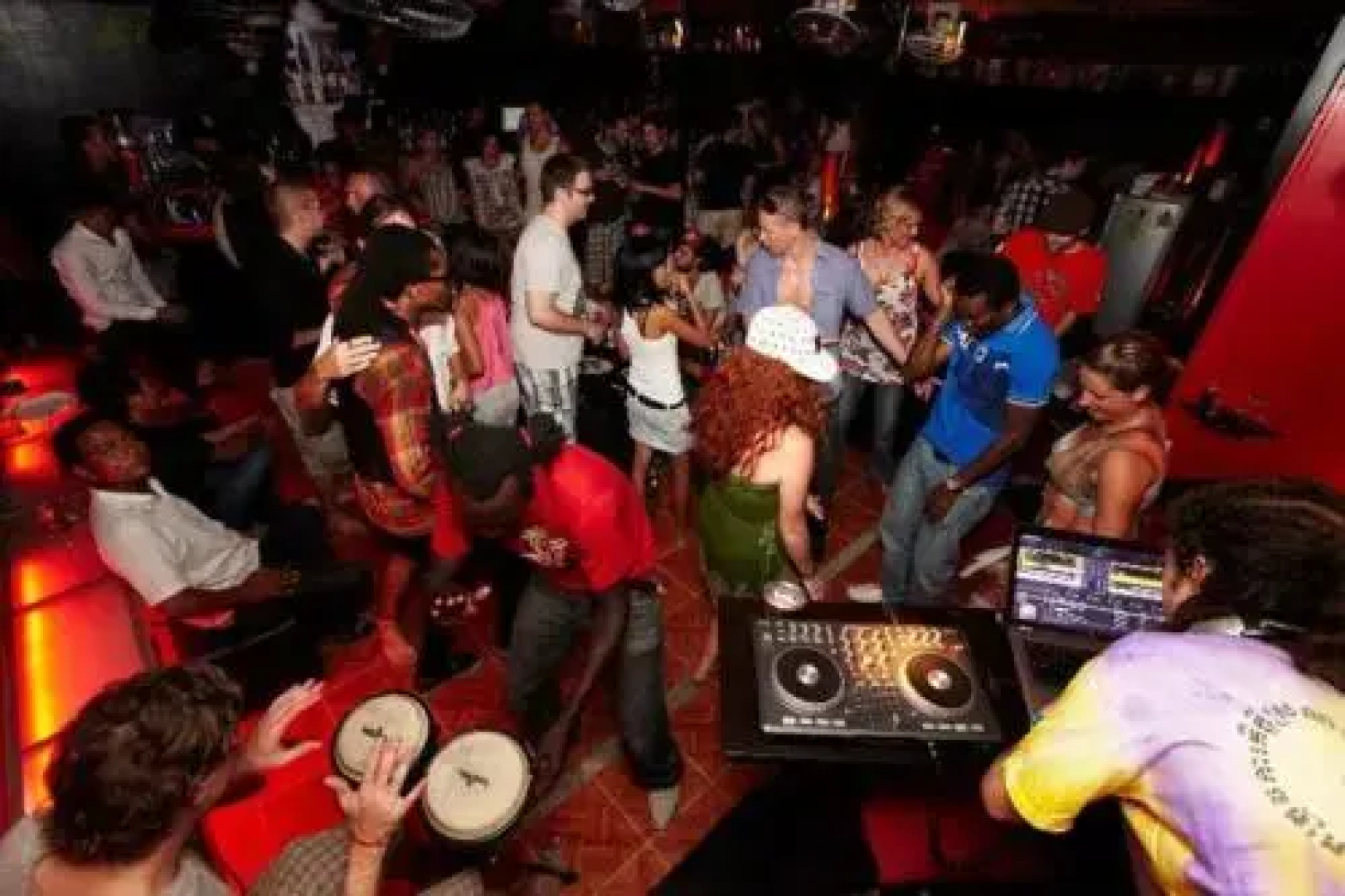 Top Banana Guesthouse & Rooftop Bar