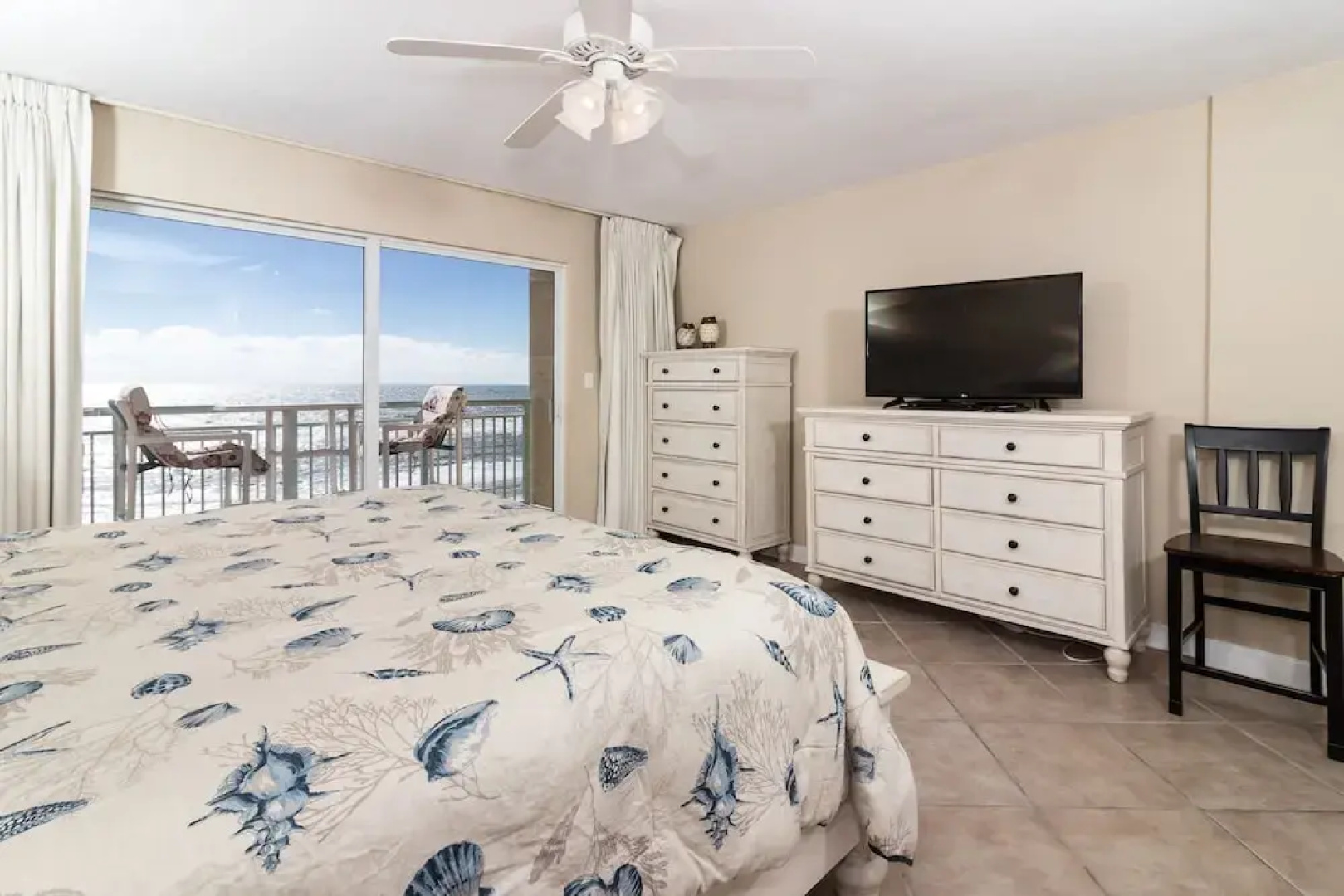 Pelican Isle 502 by RedAwning