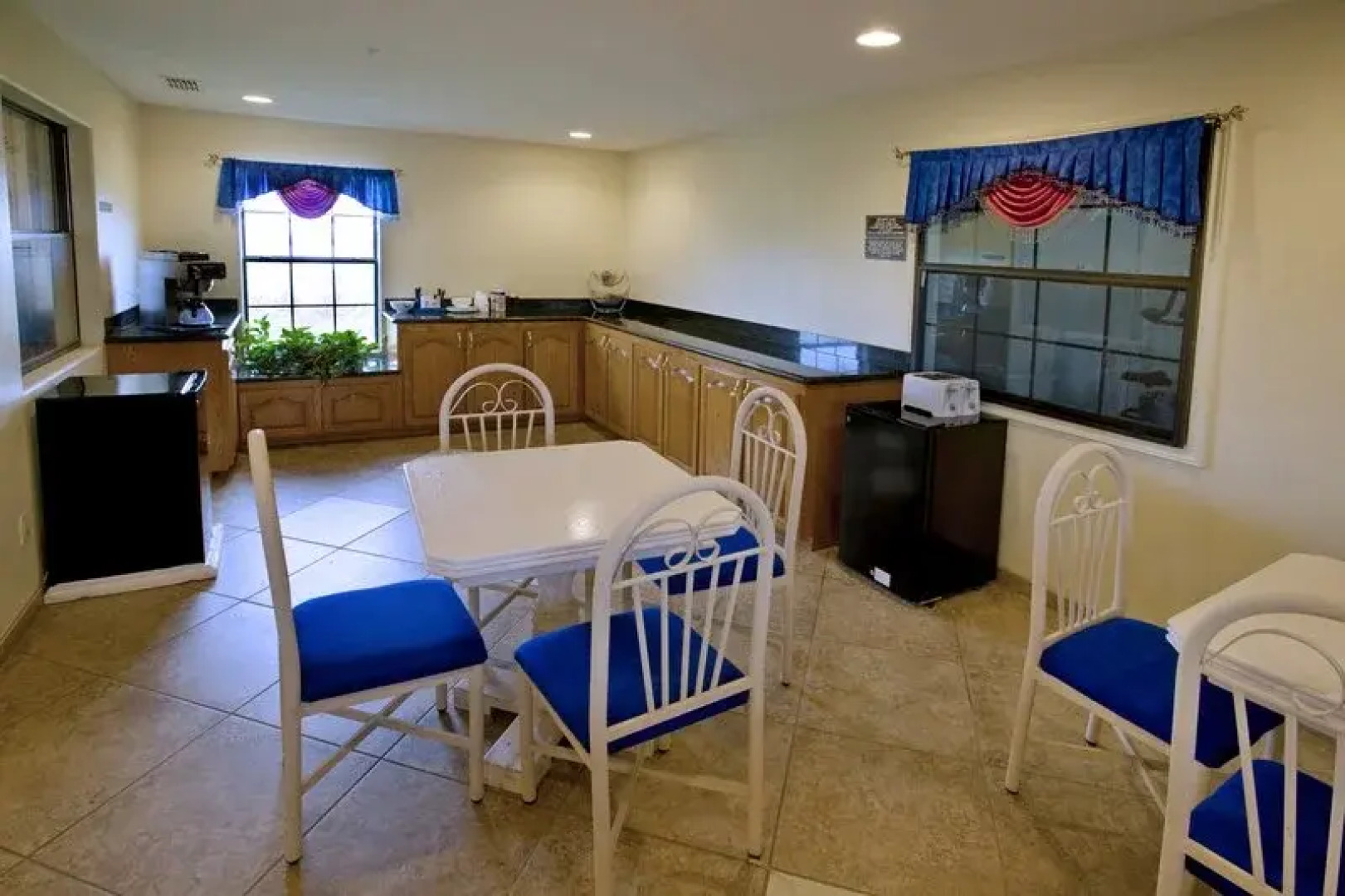 Riviera Inn & Suites