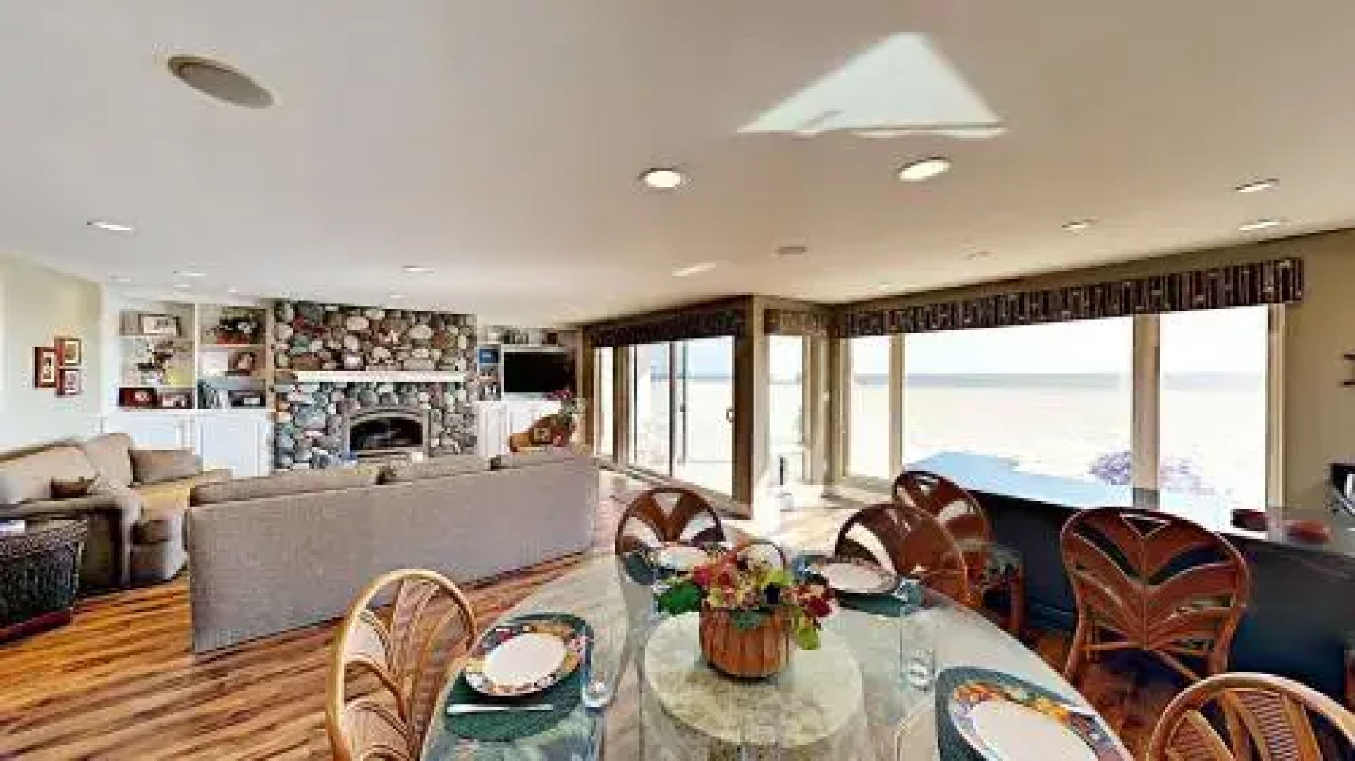 817 Ocean Drive Home - 4 Br home by RedAwning