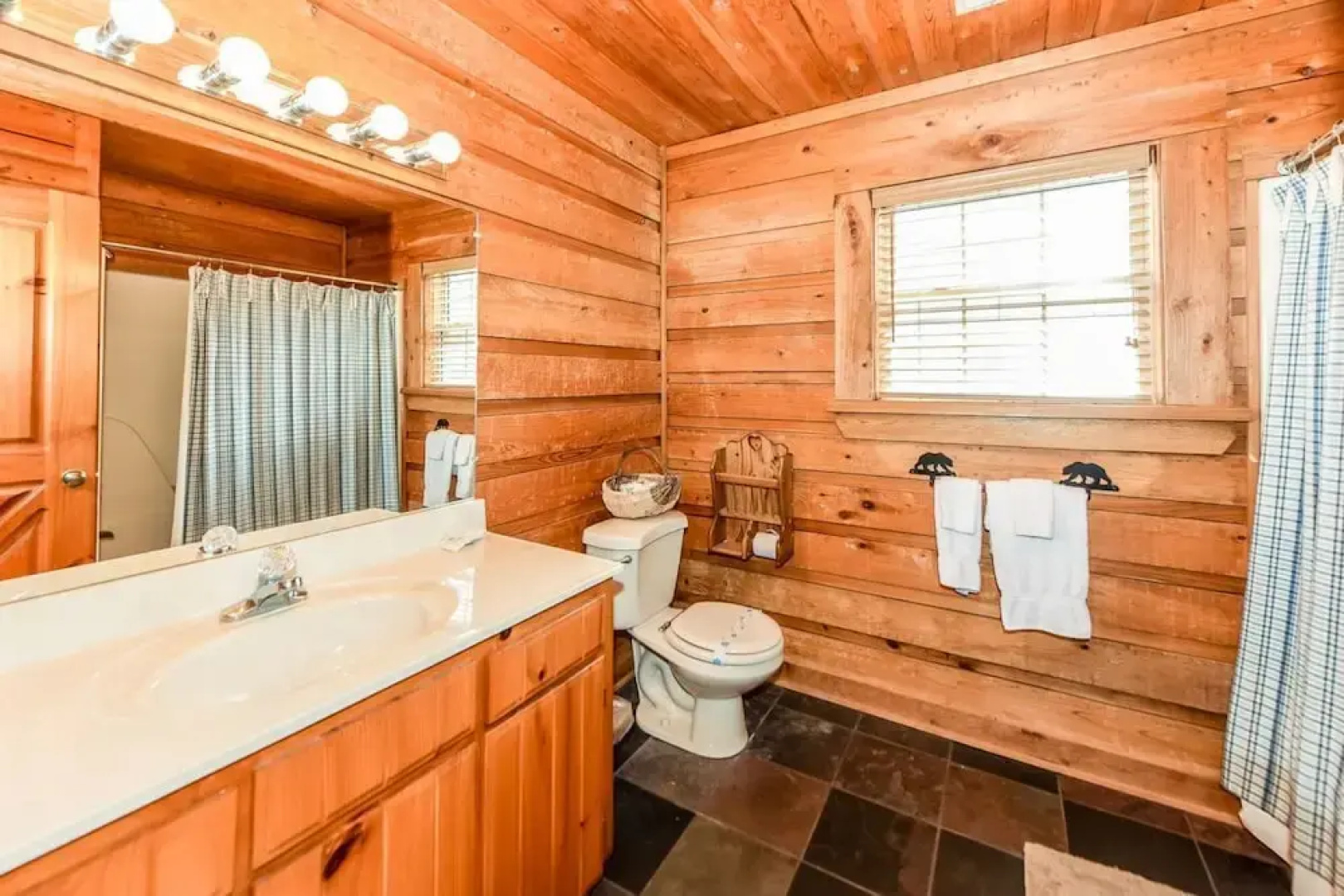 Tranquility - 4 Br home by RedAwning