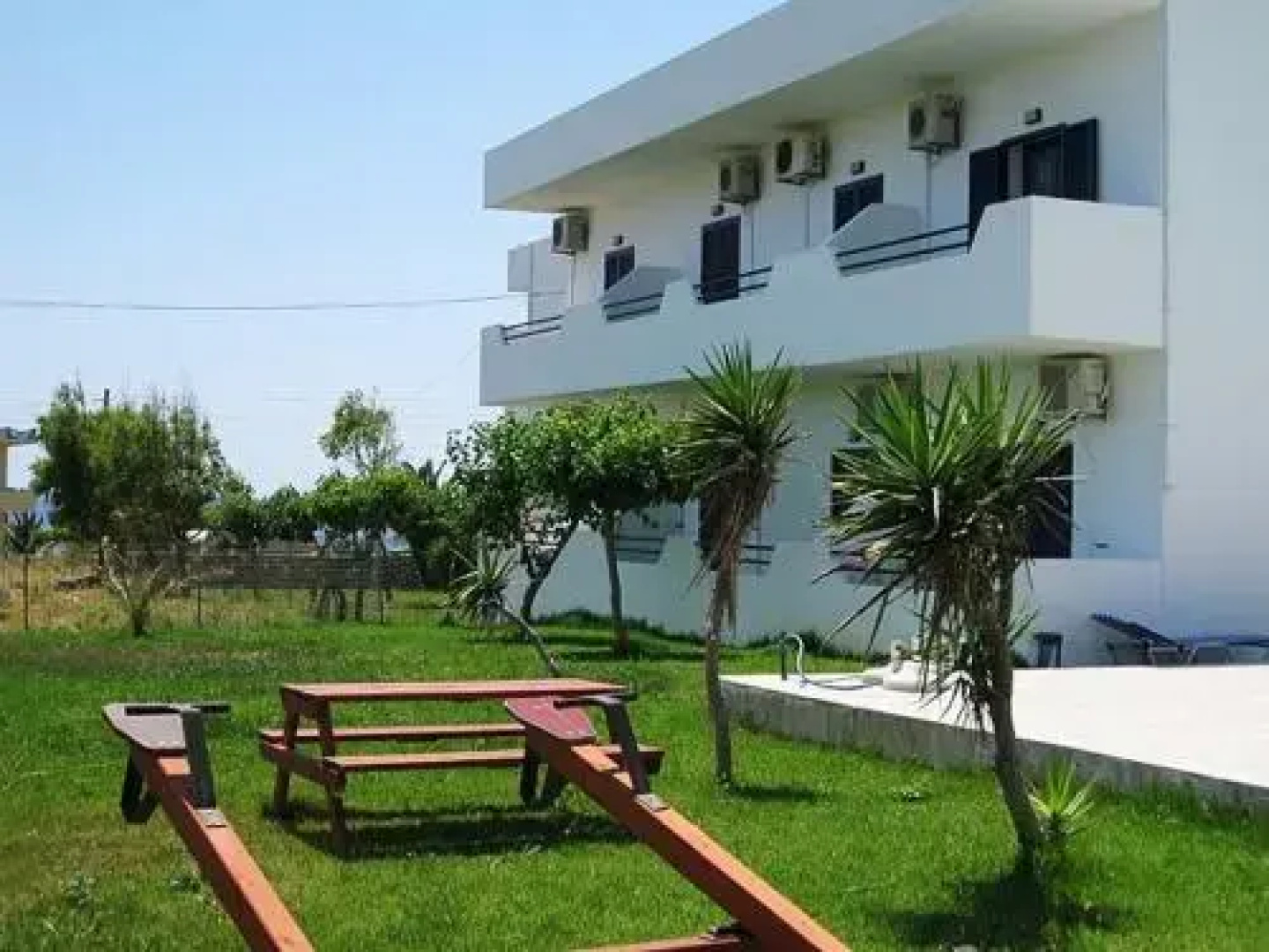 Flisvos Apartments
