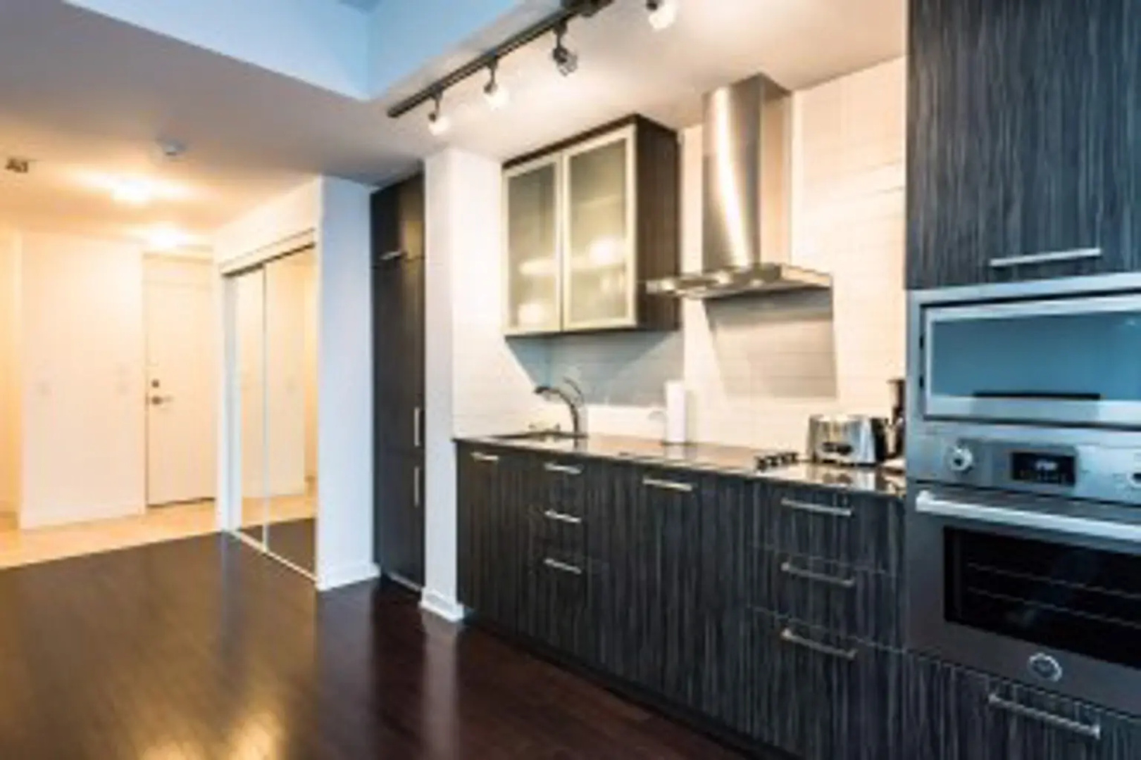 JP Stays - Cozy Lakeview Condo Downtown Core offered by Short Term Sta