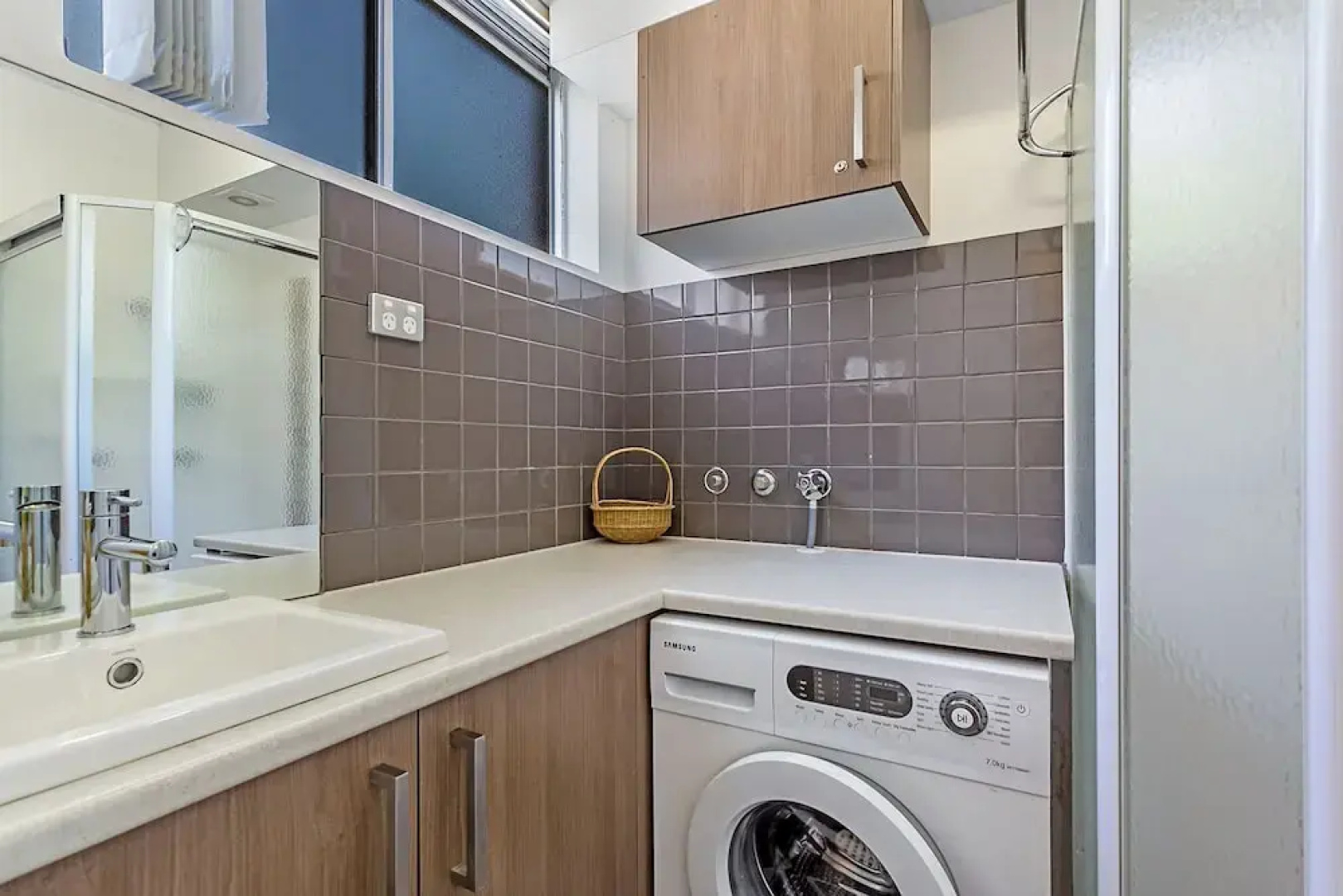 Sunset Court, Unit 1, 3 Resthaven Avenue