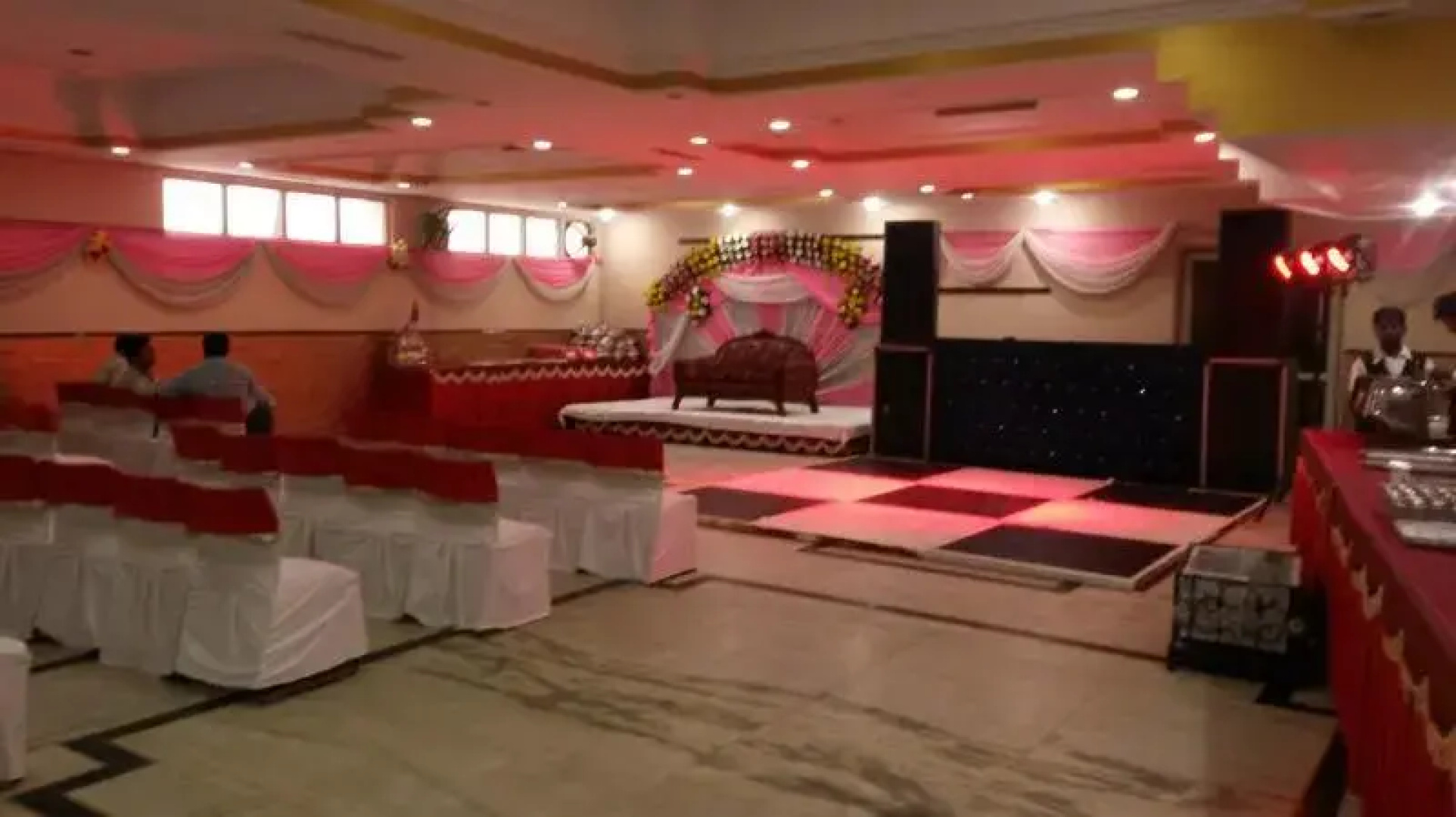 OYO 4064 Maharaja Hotel