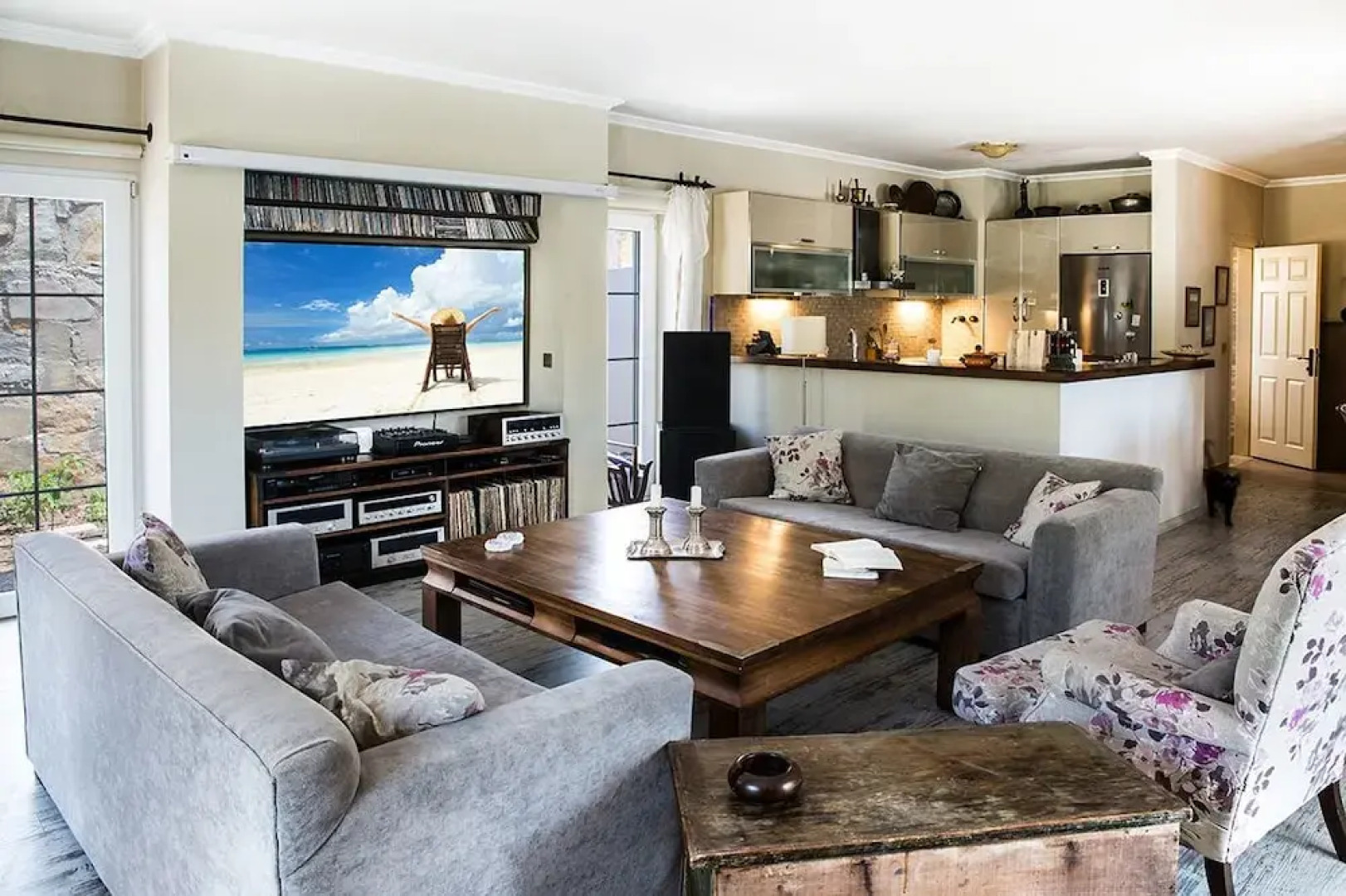 Important Group Villa Daisy