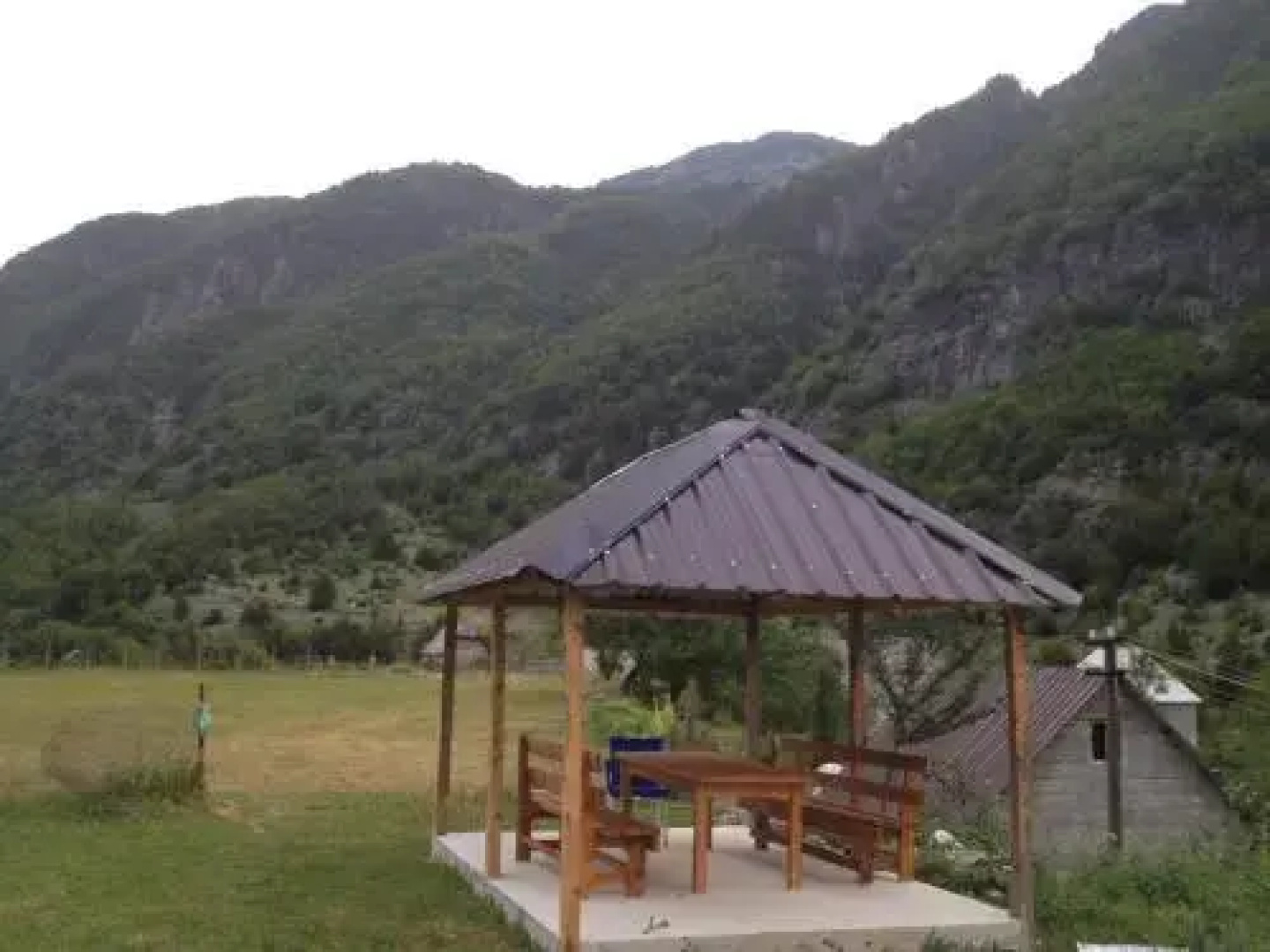 Bujtina Leke Gerla