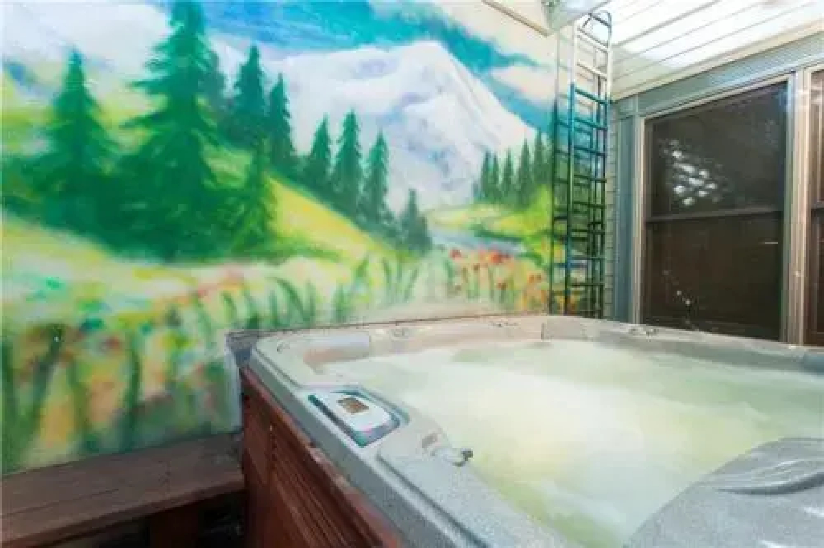 West End Splendor - 5 Bedrooms Home