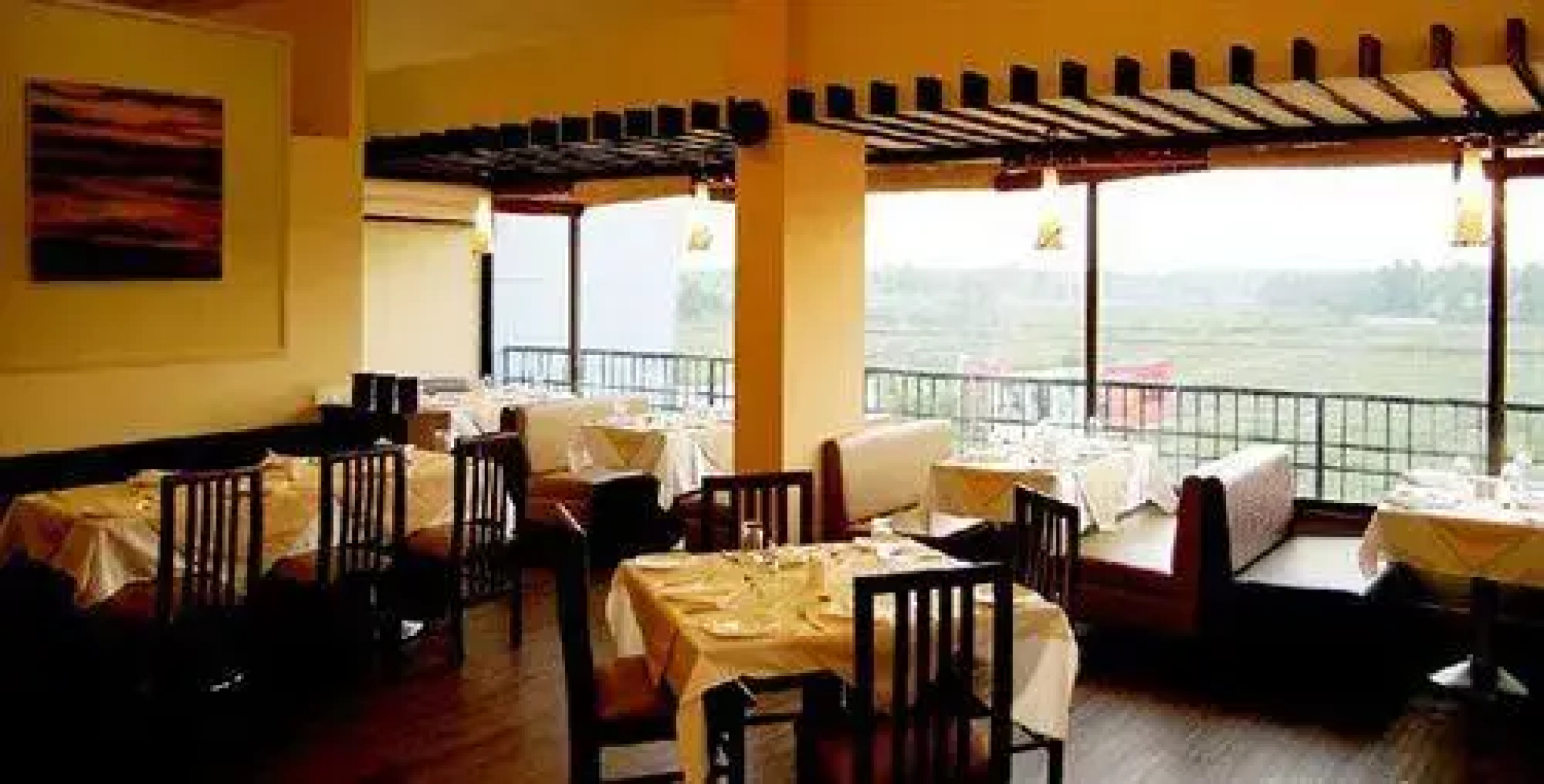 La Mansion by OYO Rooms