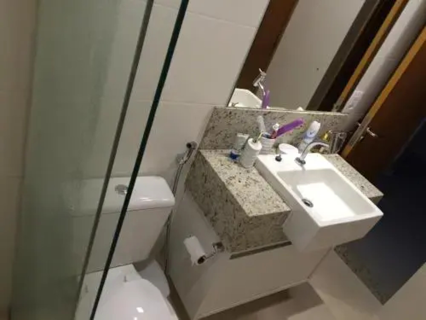 Lindo Apto 2/4 em Guarajuba