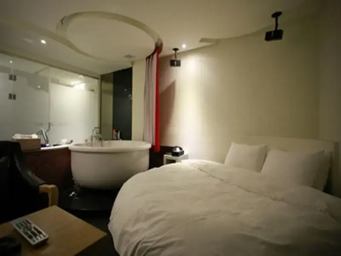 Hanam Lucy Hotel