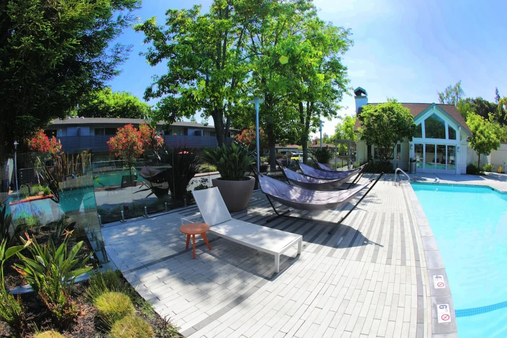 Kasa Mountain View Apartments