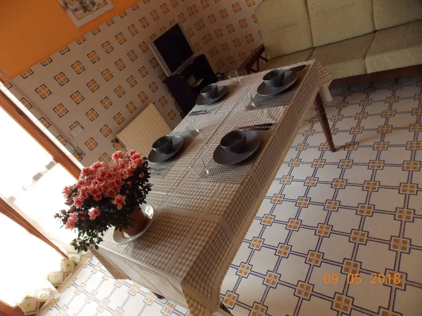 Leone Home