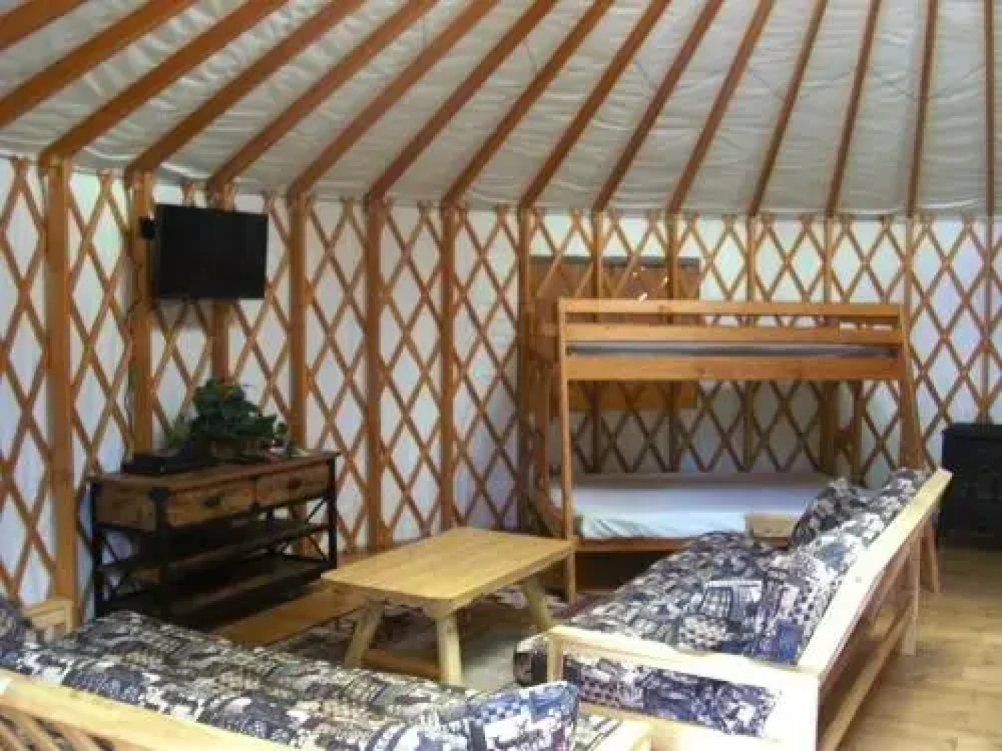 Bend-Sunriver Camping Resort 24 ft. Yurt 12