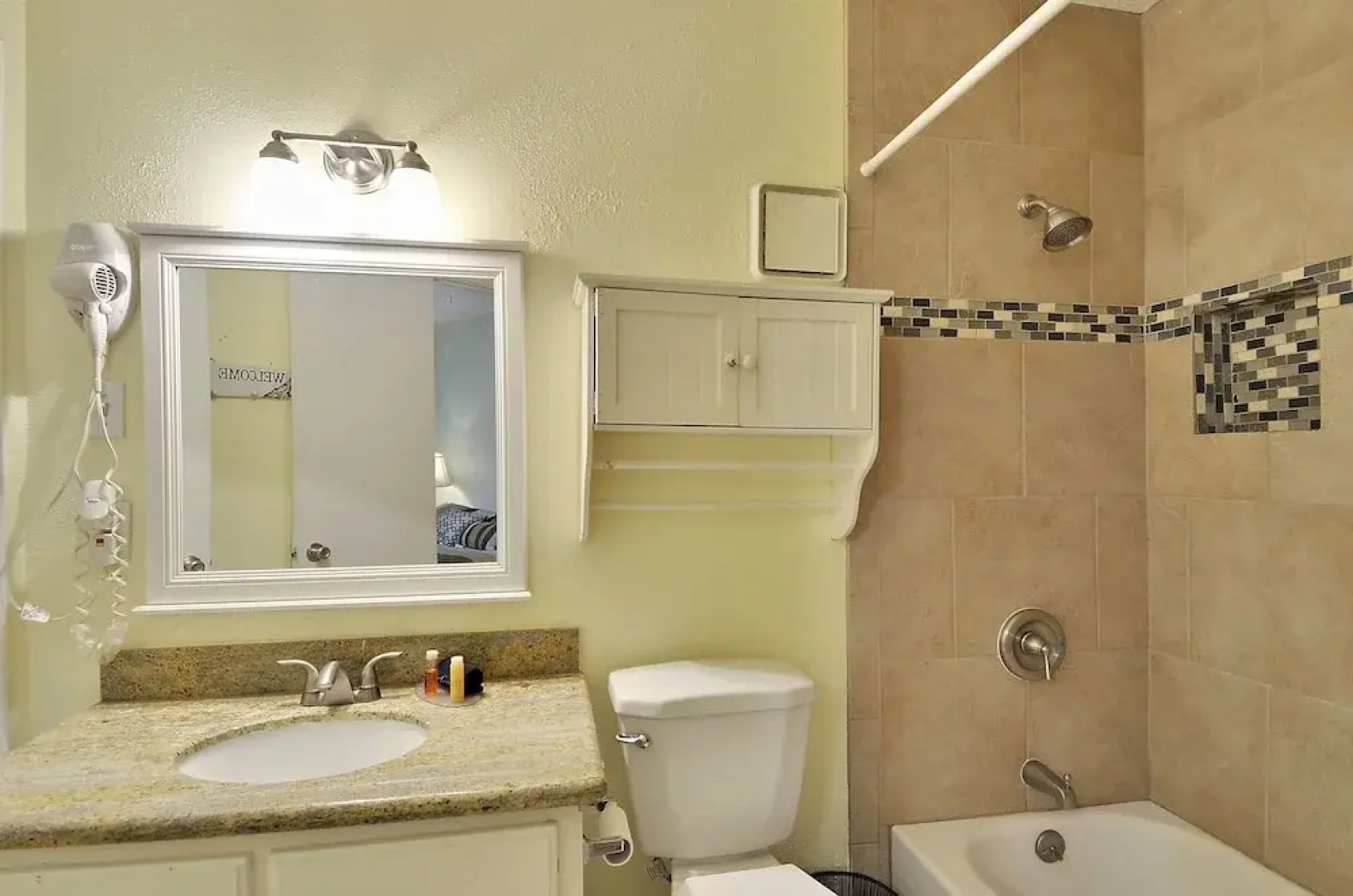 Hula Hut 1 Br condo by RedAwning