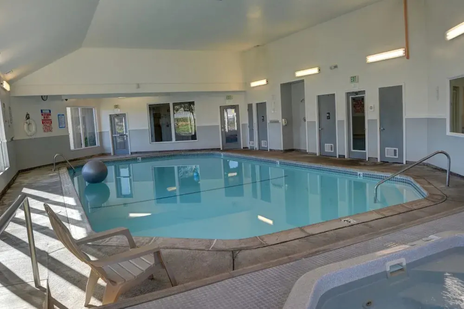 Surftides Plaza 153 Studio condo by RedAwning