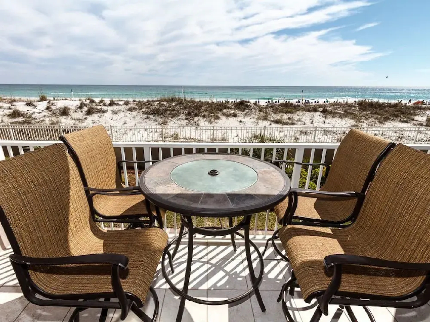 Island Princess 202: Impressive Beachfront Condo, WIFI, BEACH SVC, KEYLESS