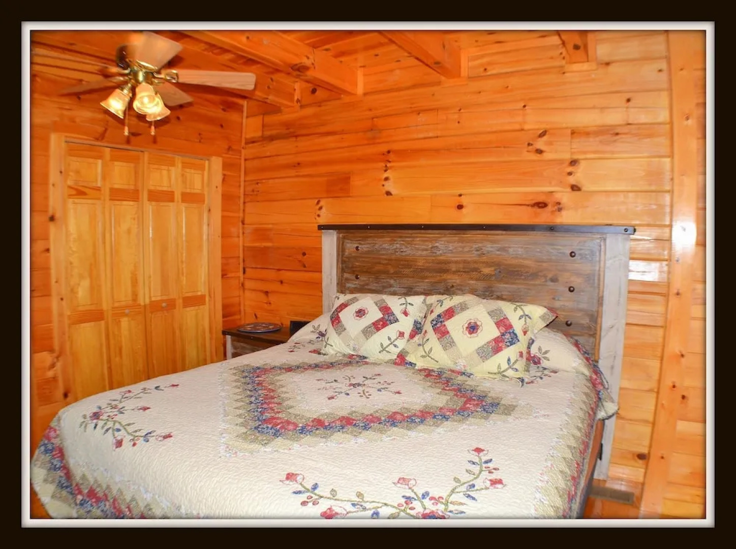 Steele Away 3 Bedroom Cabin by RedAwning