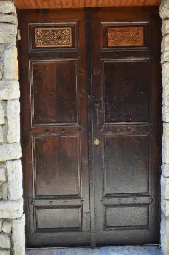 Tomor Shehu Guest House
